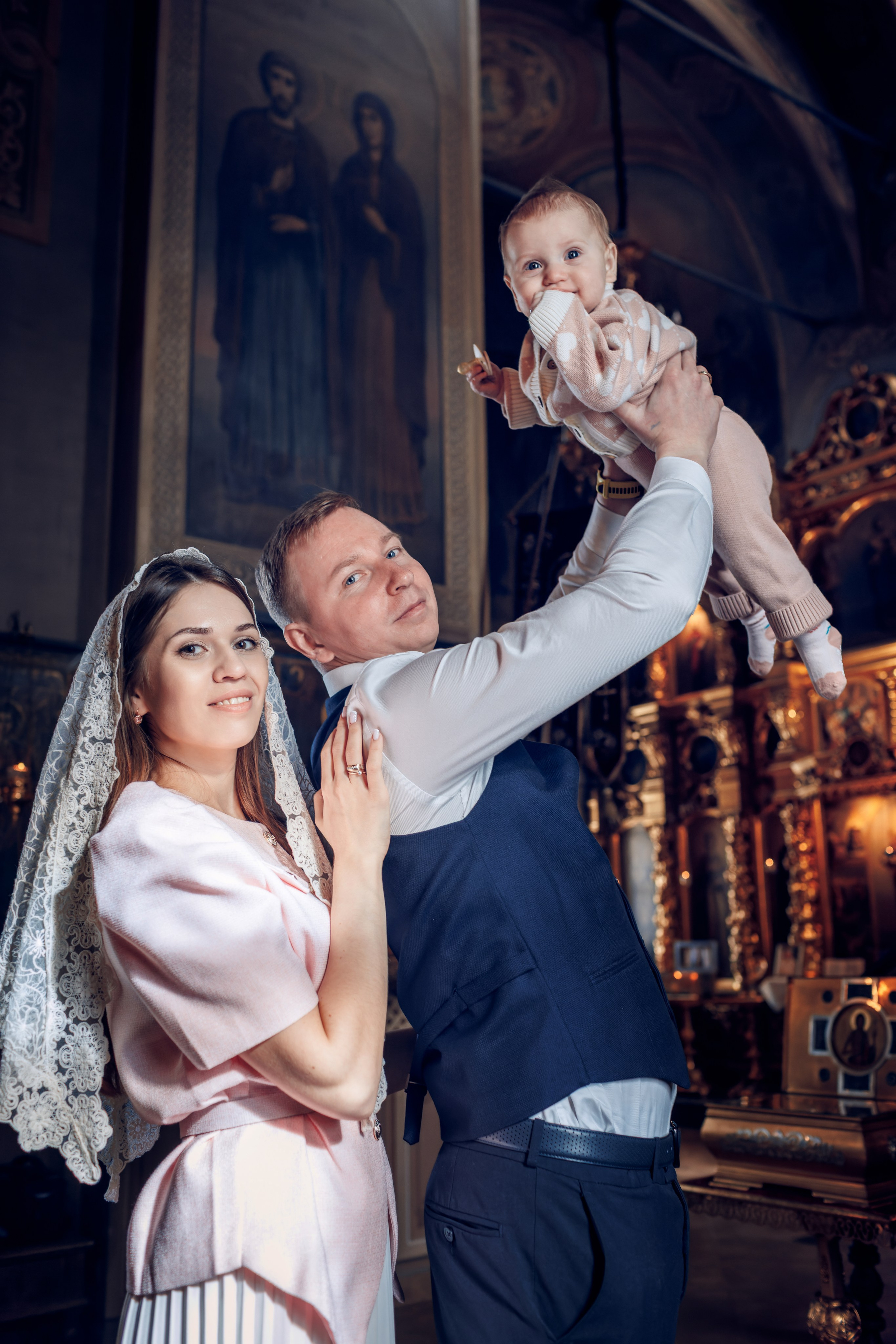 Крещение в Храме Святого Уара Мученика в Вешках. Профессиональный фотограф в Москве и Мо Мария Шантарёва