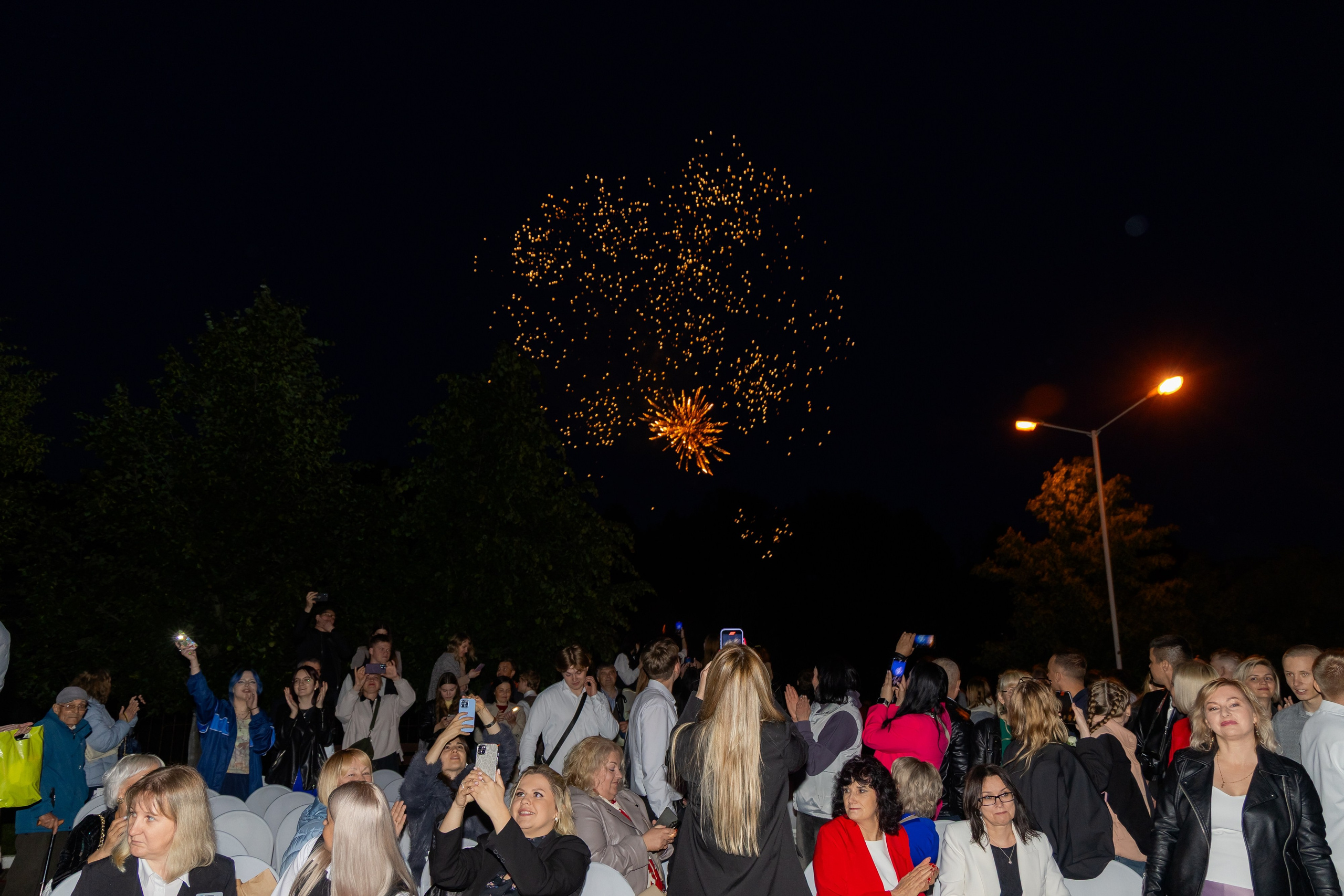 Школьный выпускной 2025 год в Минске, Беларуси. Свадебный фотограф в Минске/Беларуси Сергей Спиридонов