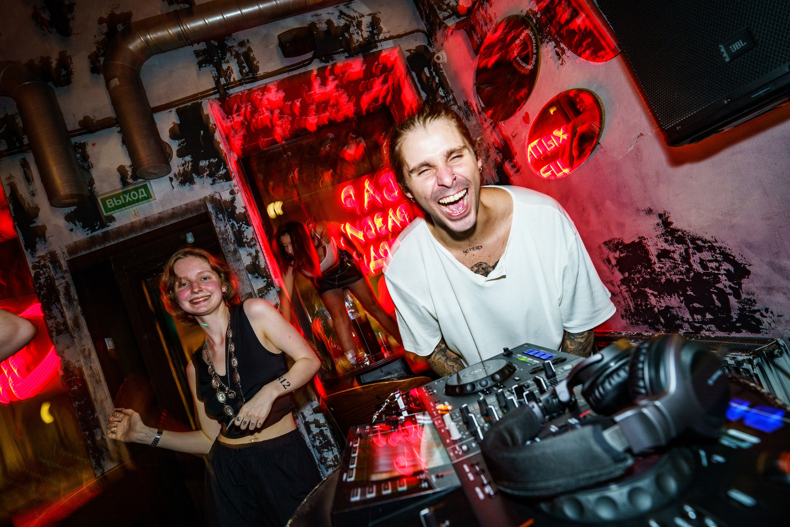 Бар разбитых сердец. DJ Guitacidelli. Концертный и репортажный фотограф в Санкт-Петербурге Слава Пахомов