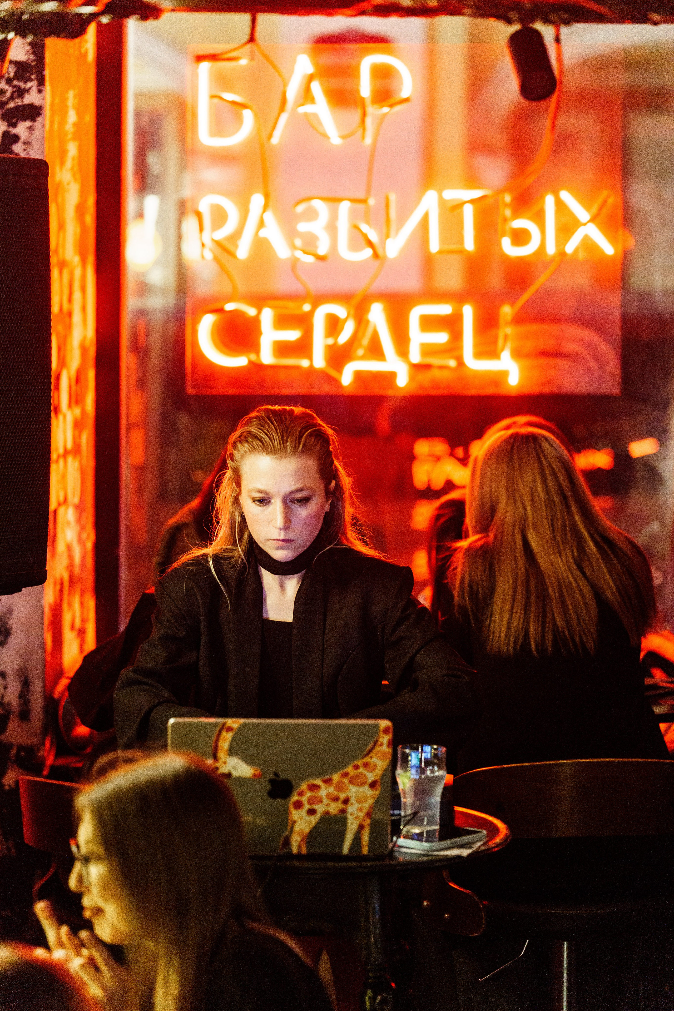 День святого Валентина в Баре разбитых сердец. Концертный и репортажный фотограф в Санкт-Петербурге Слава Пахомов