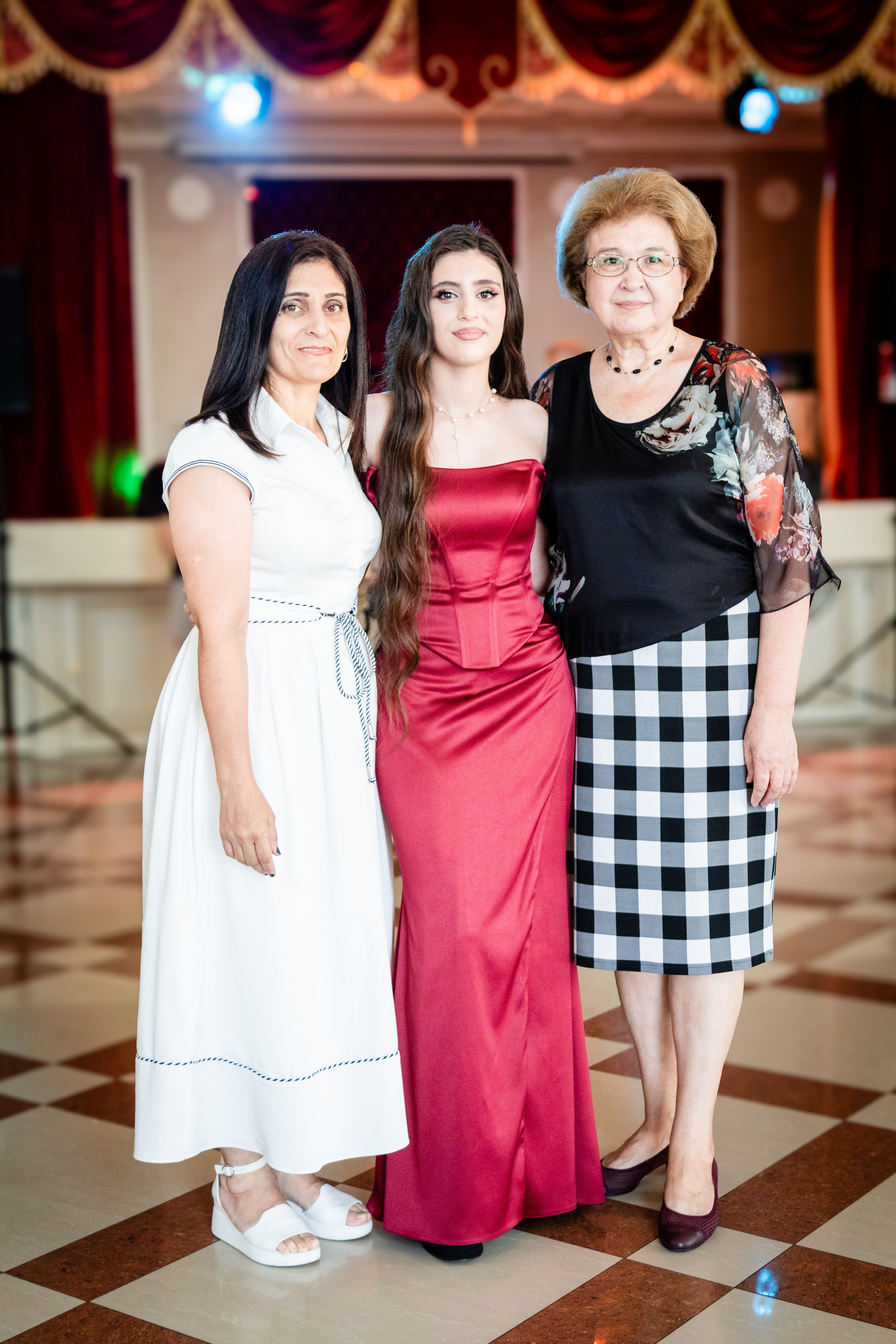 Школьный выпускной. Детский фотограф видеограф в Хабаровске Михаил Орлов