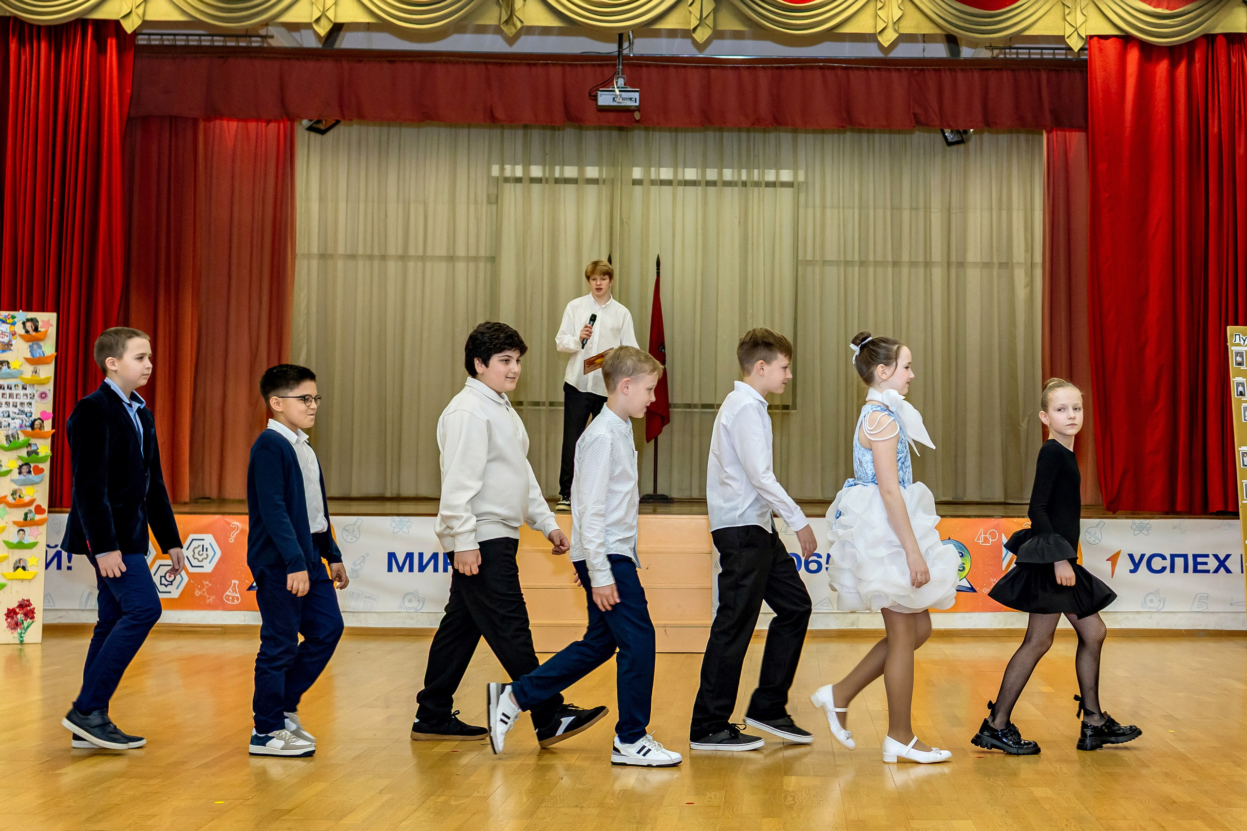Выпускной праздник в начальной школе. Фотограф и видеограф Москва. Свадебный фотограф, видеограф. Выпускные альбомы. Оживающие альбомы