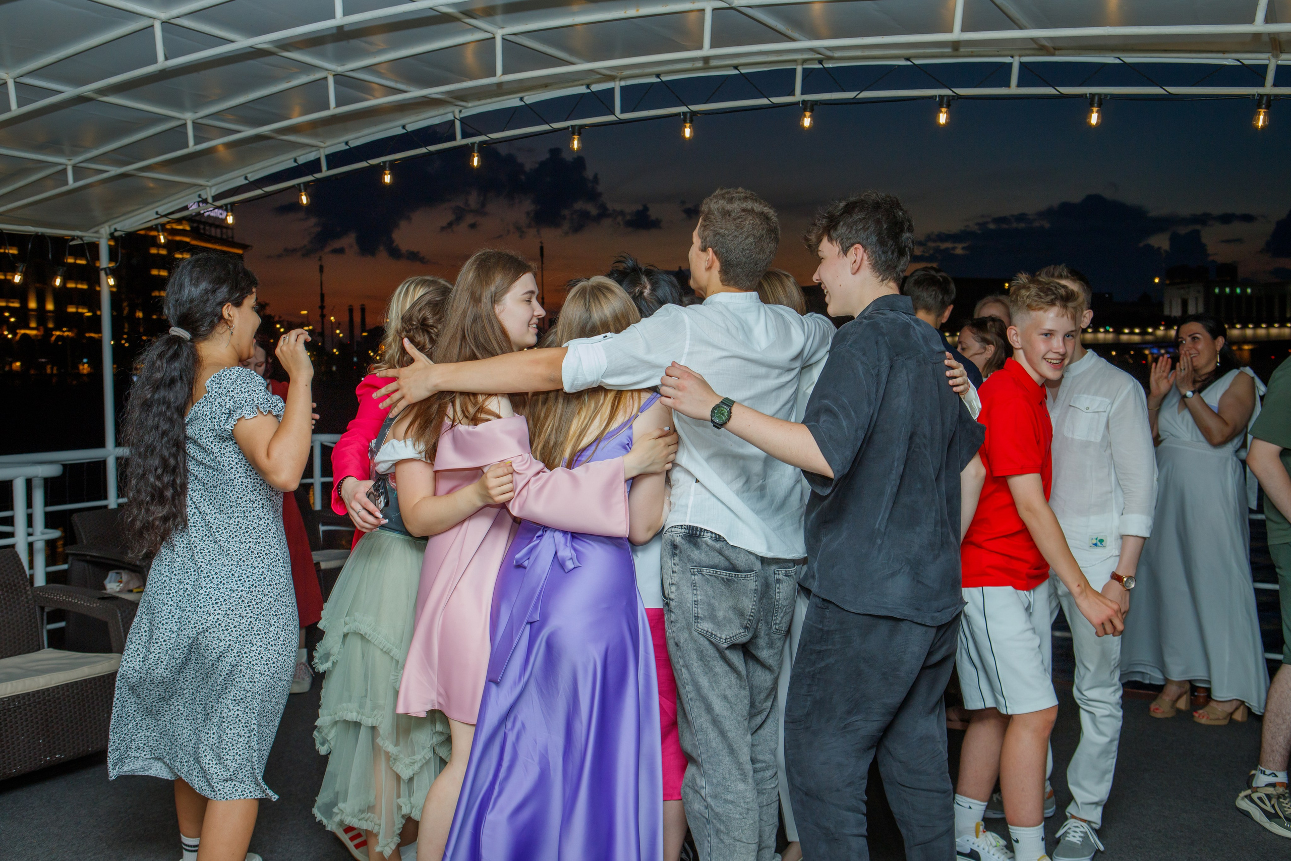 9 класс / Гимназия № 1558 имени Росалии де Кастро / Выпускной. Детский и семейный фотограф Мария Киселёва. Москва