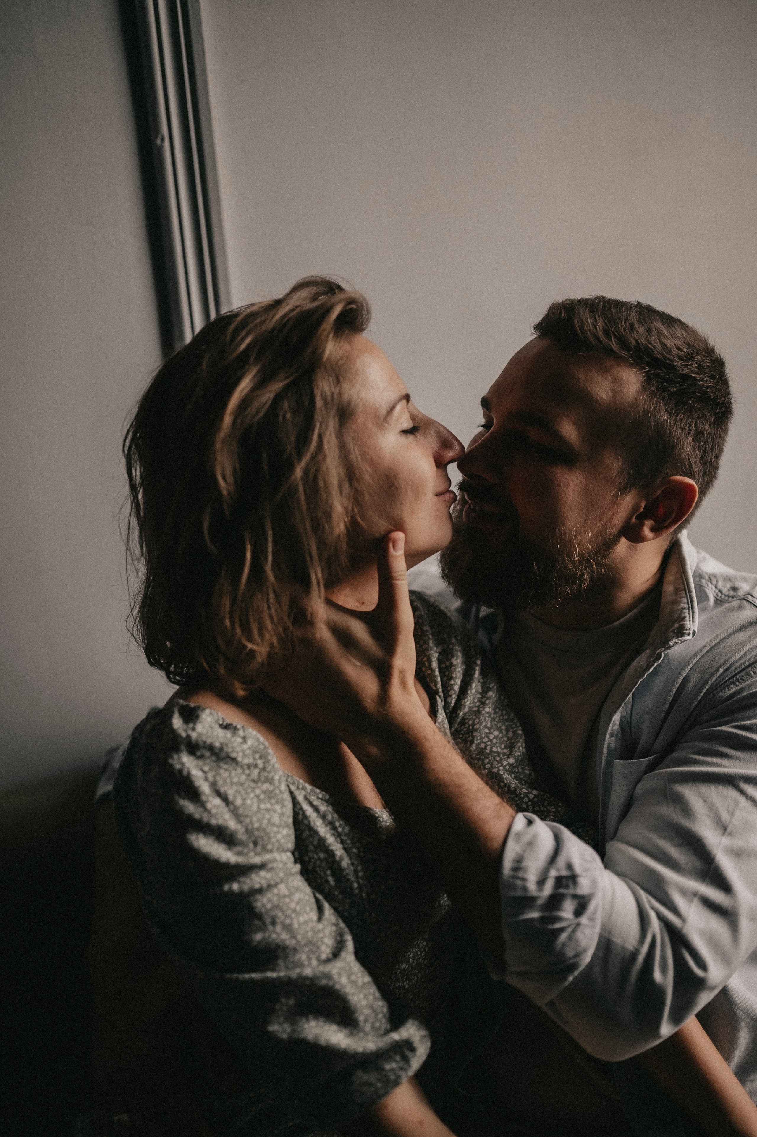 Лавстори в питерской студии. Семейный и свадебный lifestyle-фотограф в Москве Мария Петрова