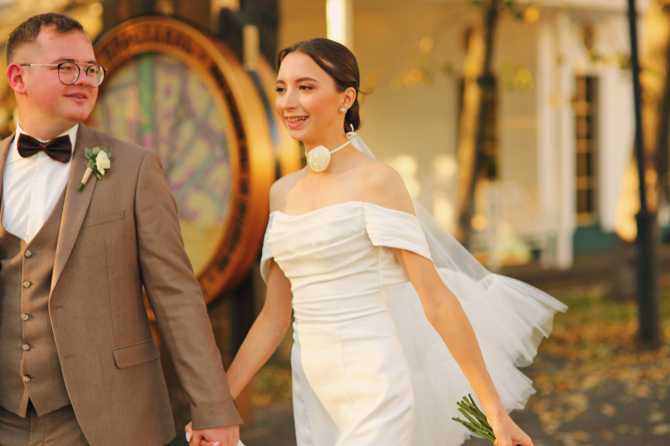 Свадебная осенняя фотосессия Ивана и Лидии в городе. Свадебный и репортажный фотограф в Ярославле и Санкт-Петербурге Роман Микрюков