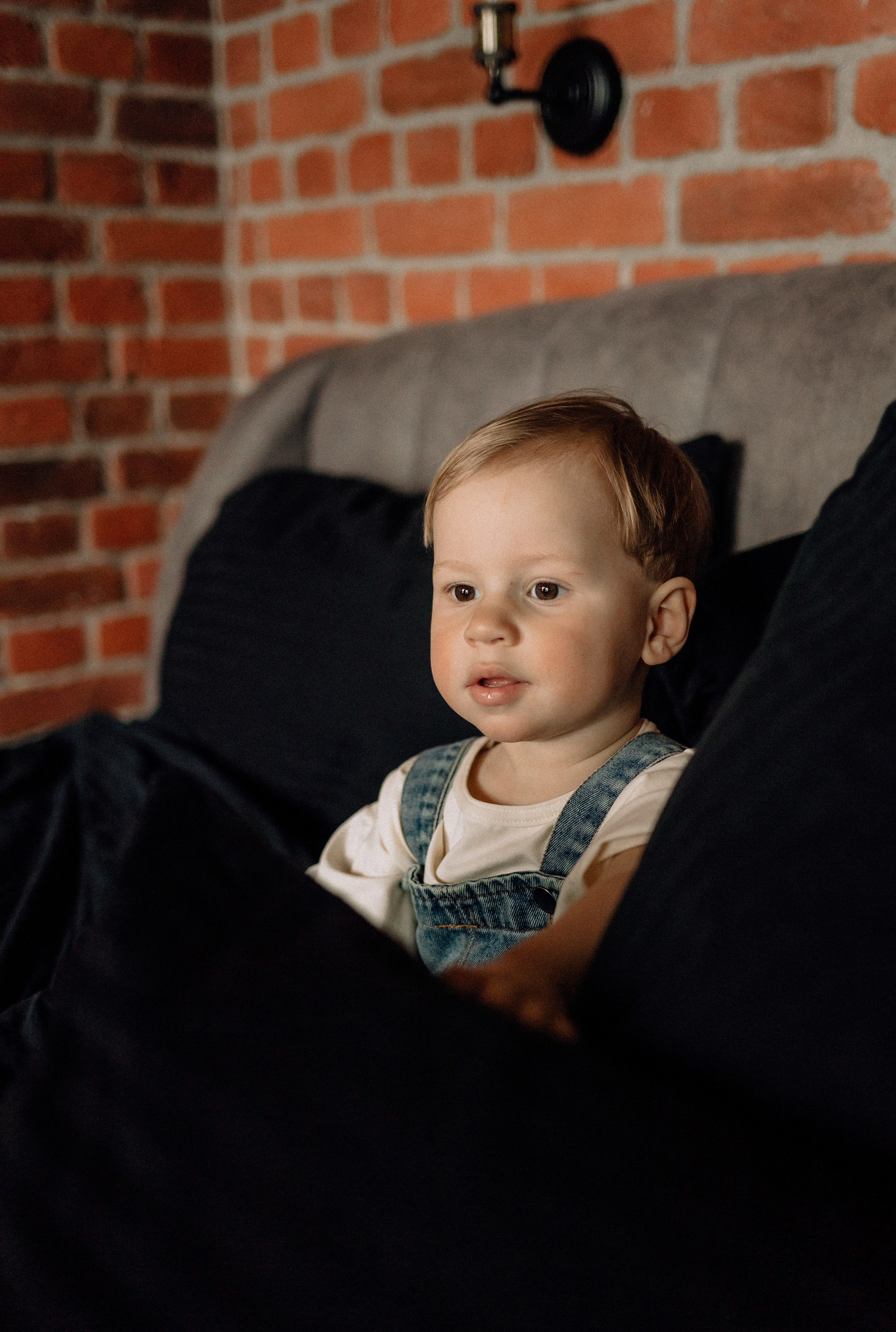 Звонко смеялись