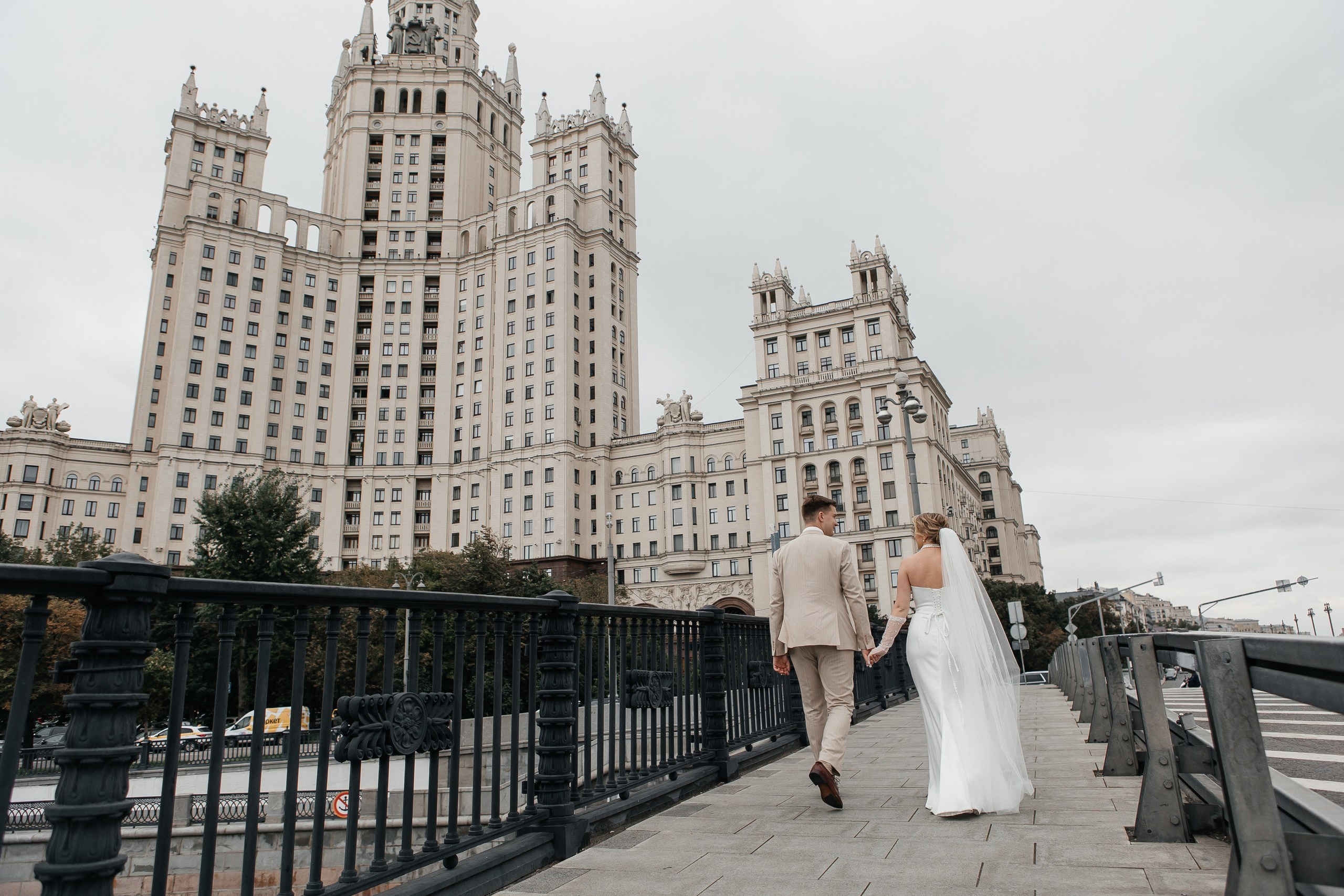 Свадебная фотосессия Высотка на Котельнической набережной