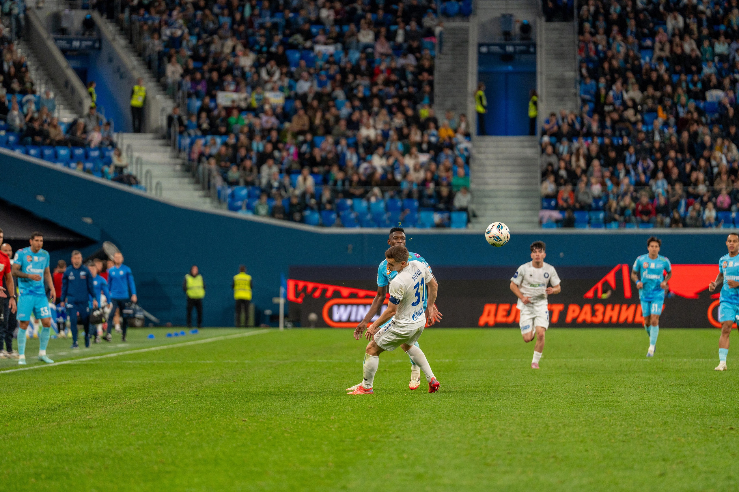 Репортажный фотограф спорт-съемка: момент матча Зенит–Оренбург на Газпром Арене