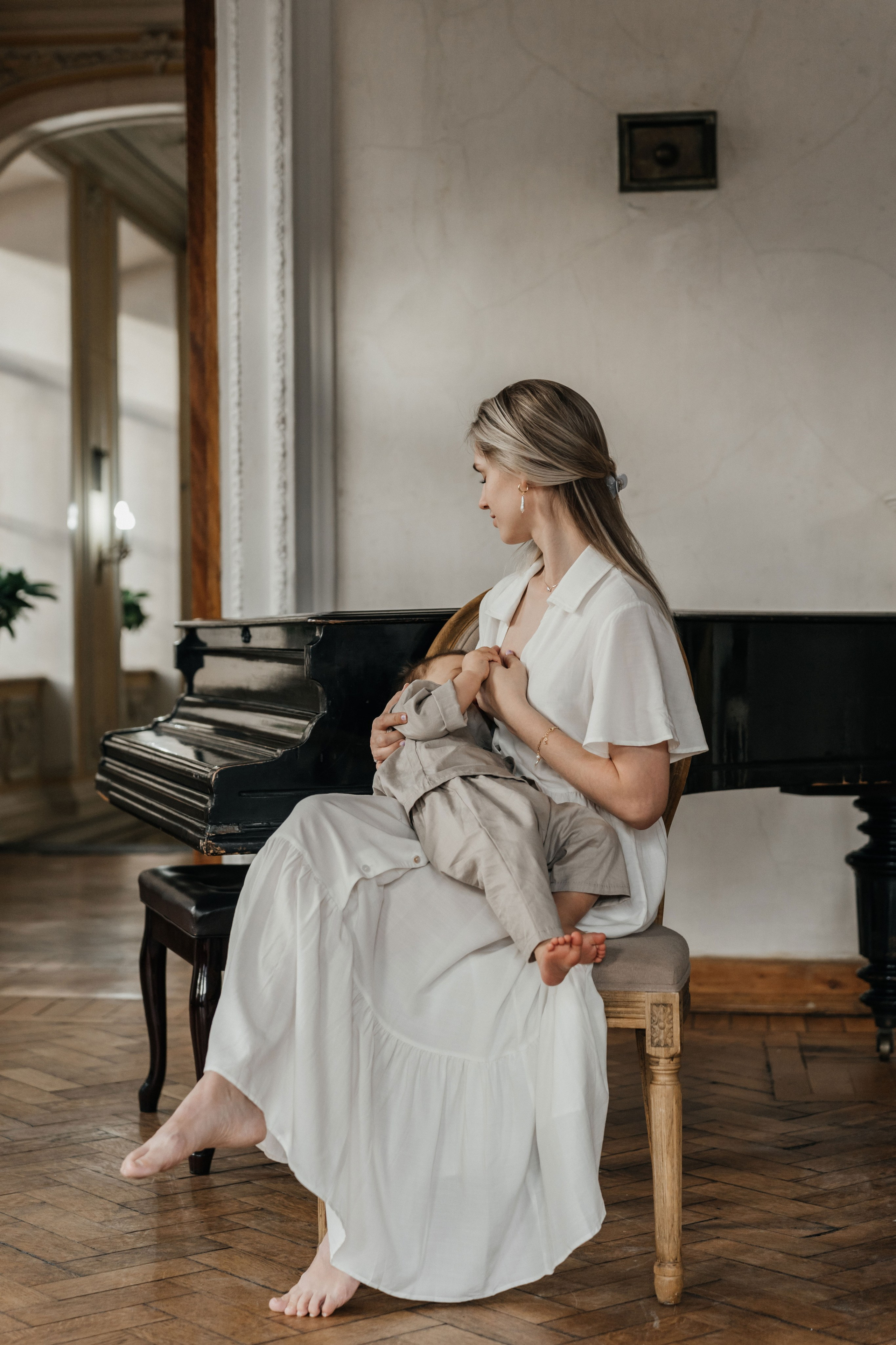 Маленькие ножки в читальне им. Пушкина. Ваш фотограф Вика Артемова