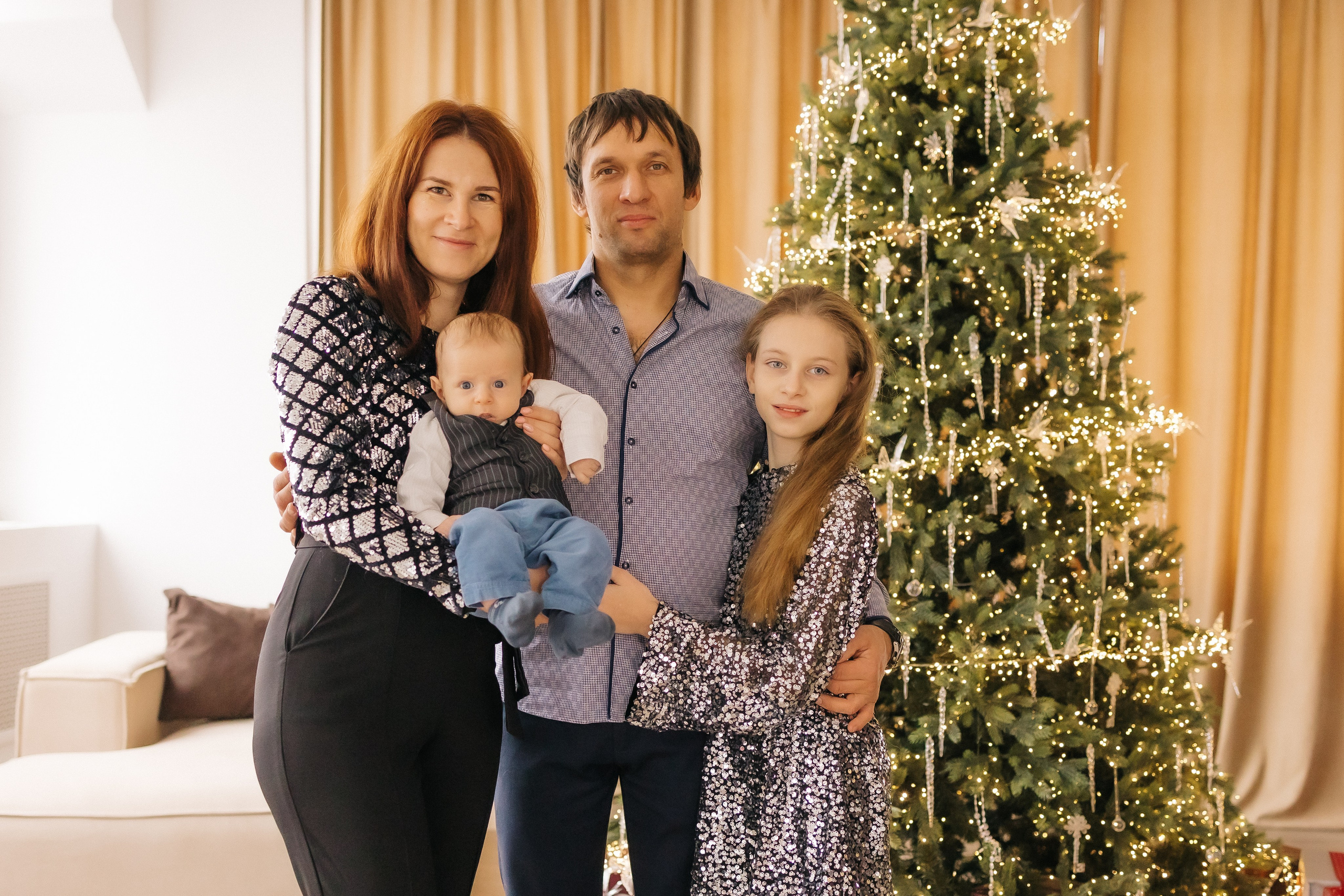 Новогодняя в iso. СЕМЕЙНЫЙ ФОТОГРАФ В САРАТОВЕ