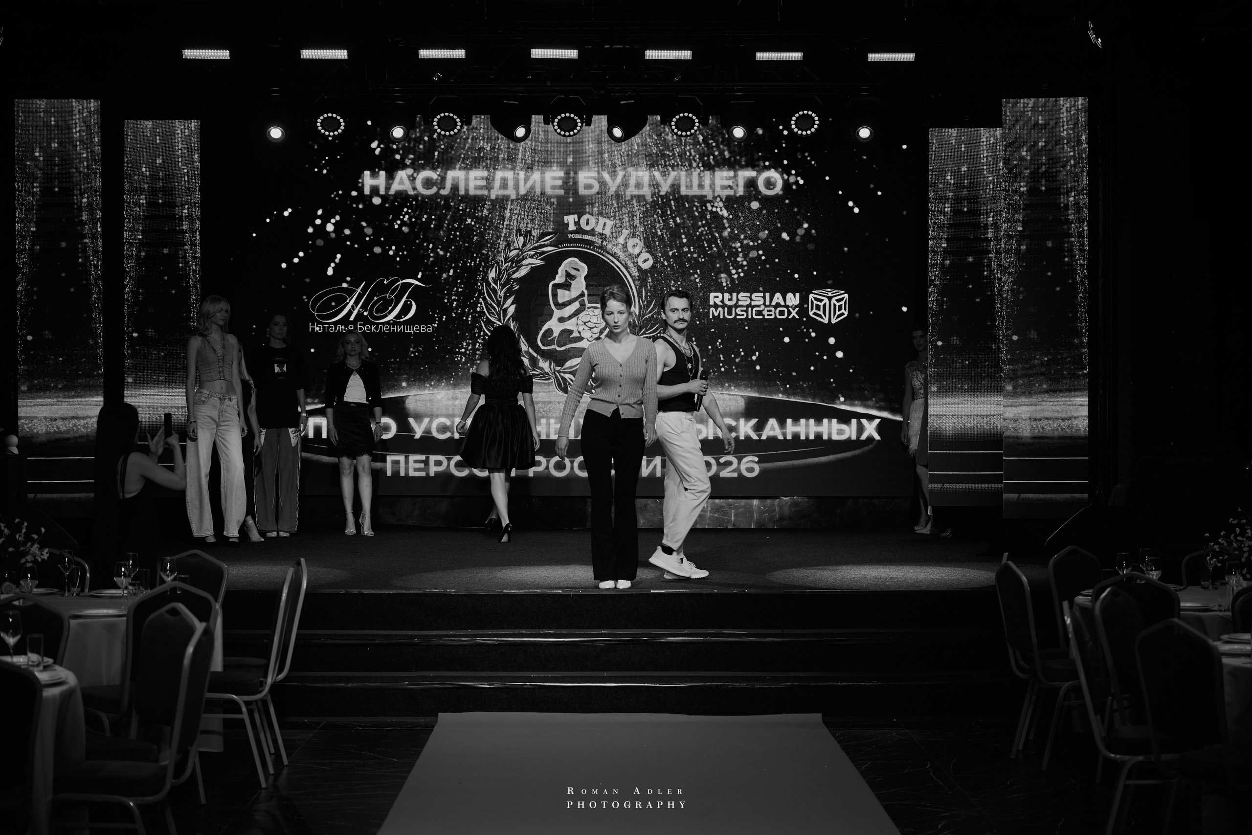 Бэкстейдж подготовки шоу Андрея Вишневского. Photographer Roman Adler