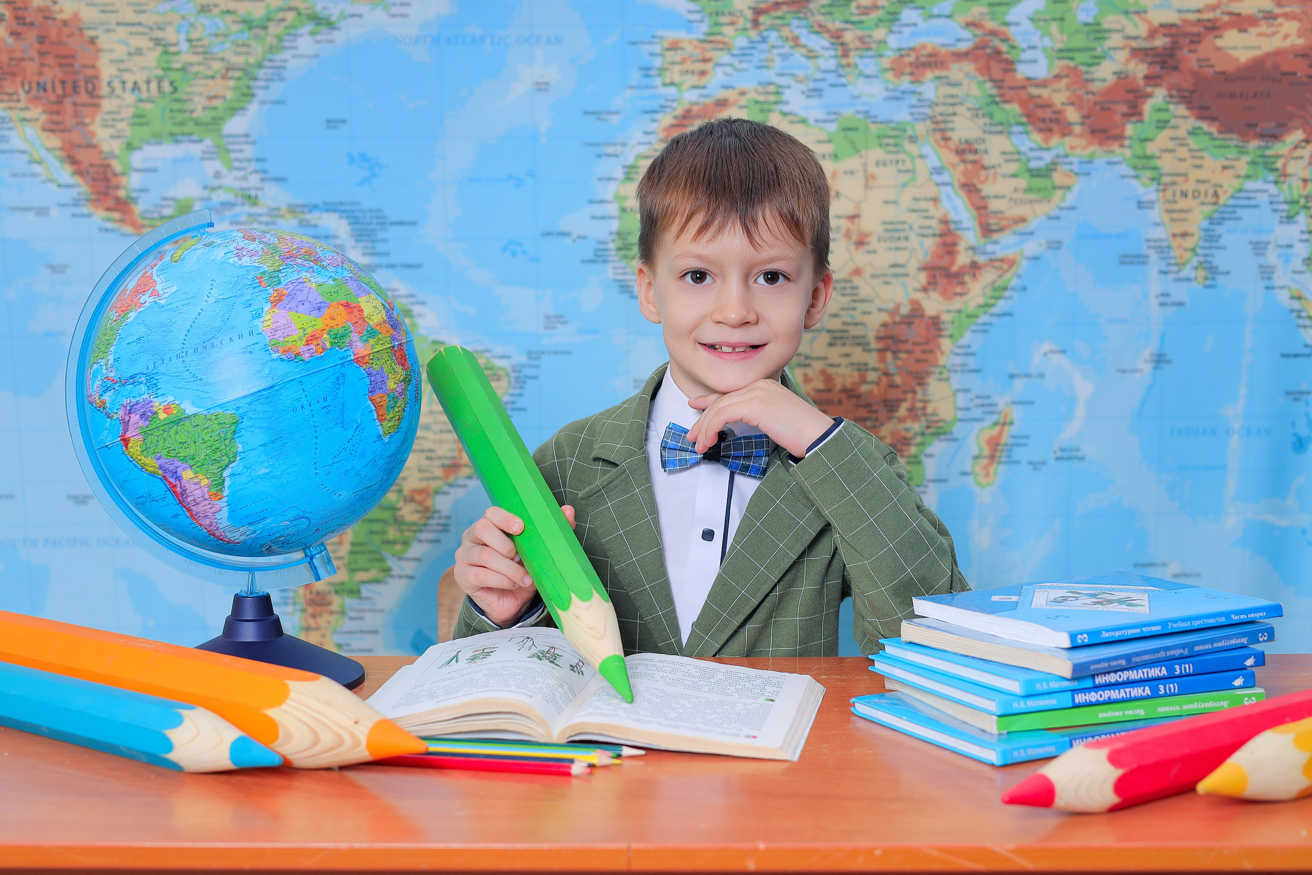 Фон Карта Мира. Фотостудия «Стремянка».Фотосессии в детских садах и школах