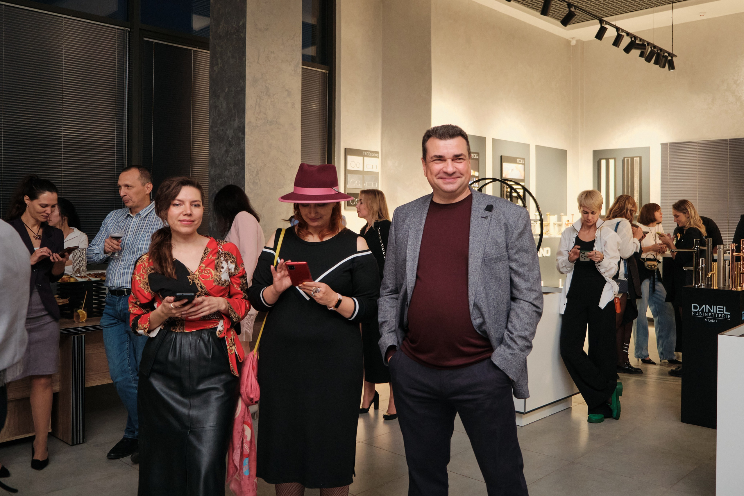 Открытие салона 100 градусов. Антон Ив