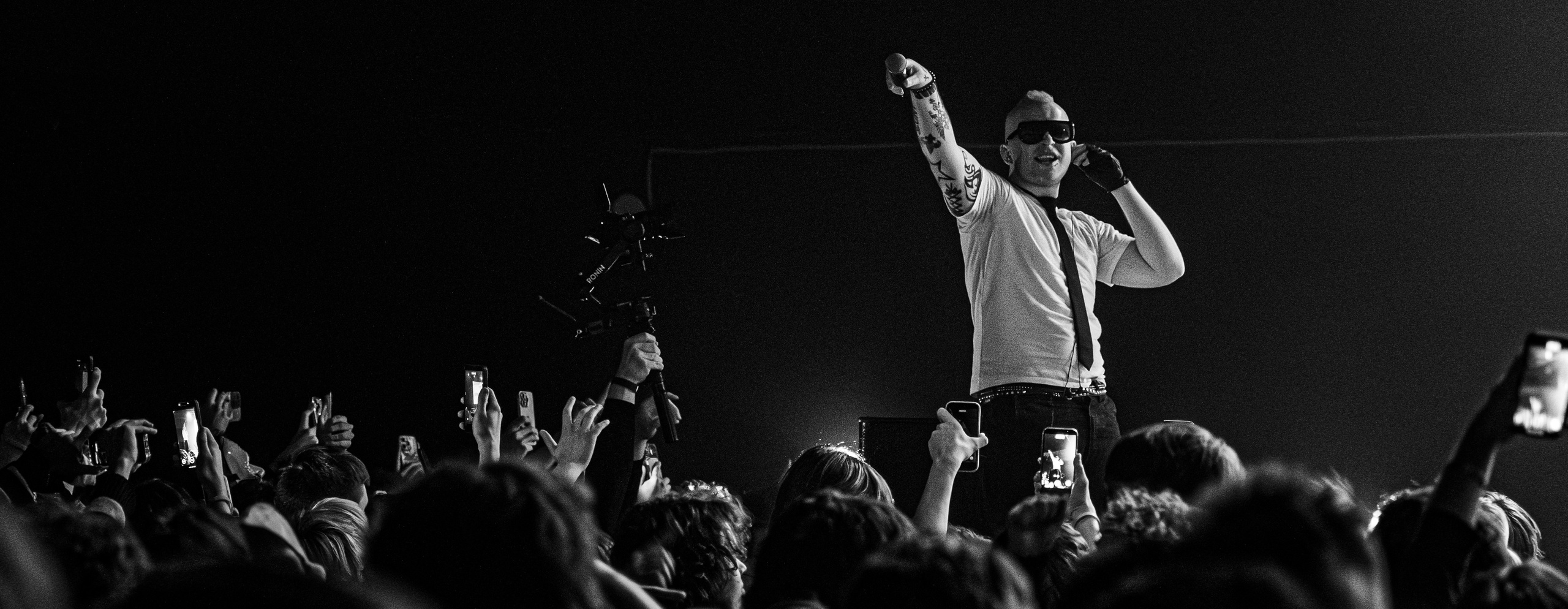 @ФакШиза & huzzy b 29.12.2025. Коммерческий и художественный фотограф и видеограф в Москве Арсений Тургенев