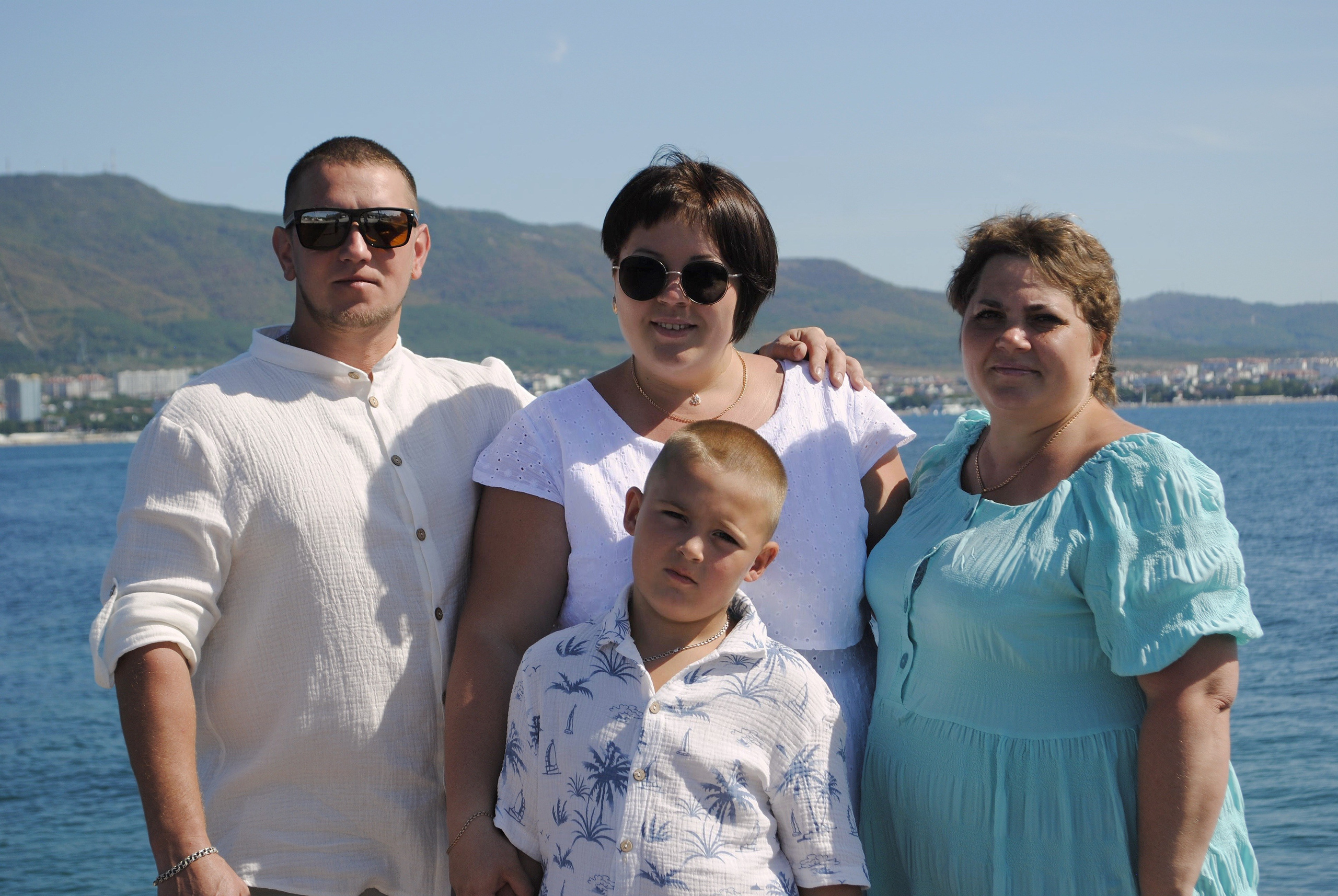 Ася и семья. Фотограф Мария Мусаелян