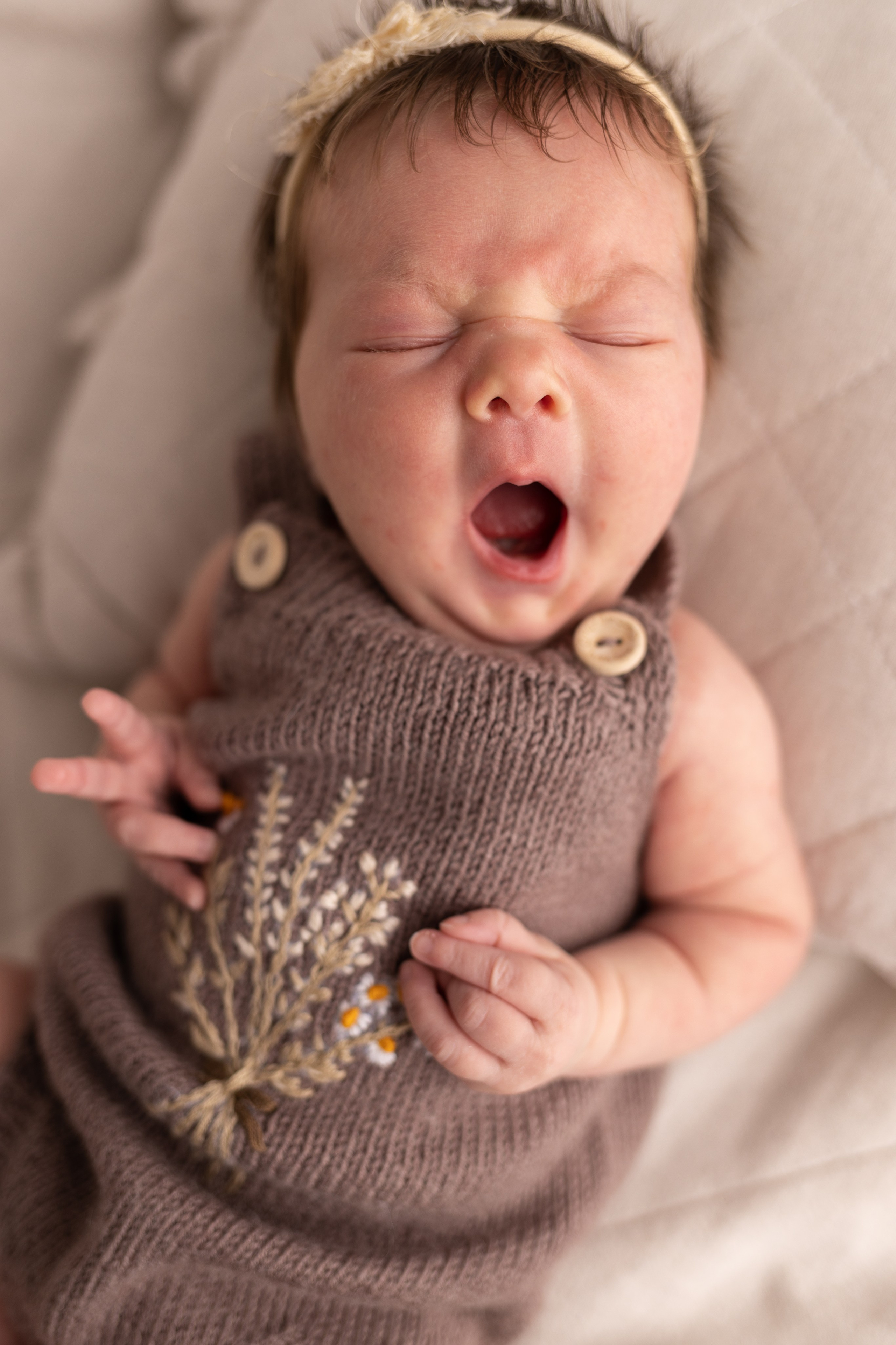 Newborn съемка в стиле Лайф. Фотограф новорожденных малышей в Омске и Омской области Эльвира Камаева