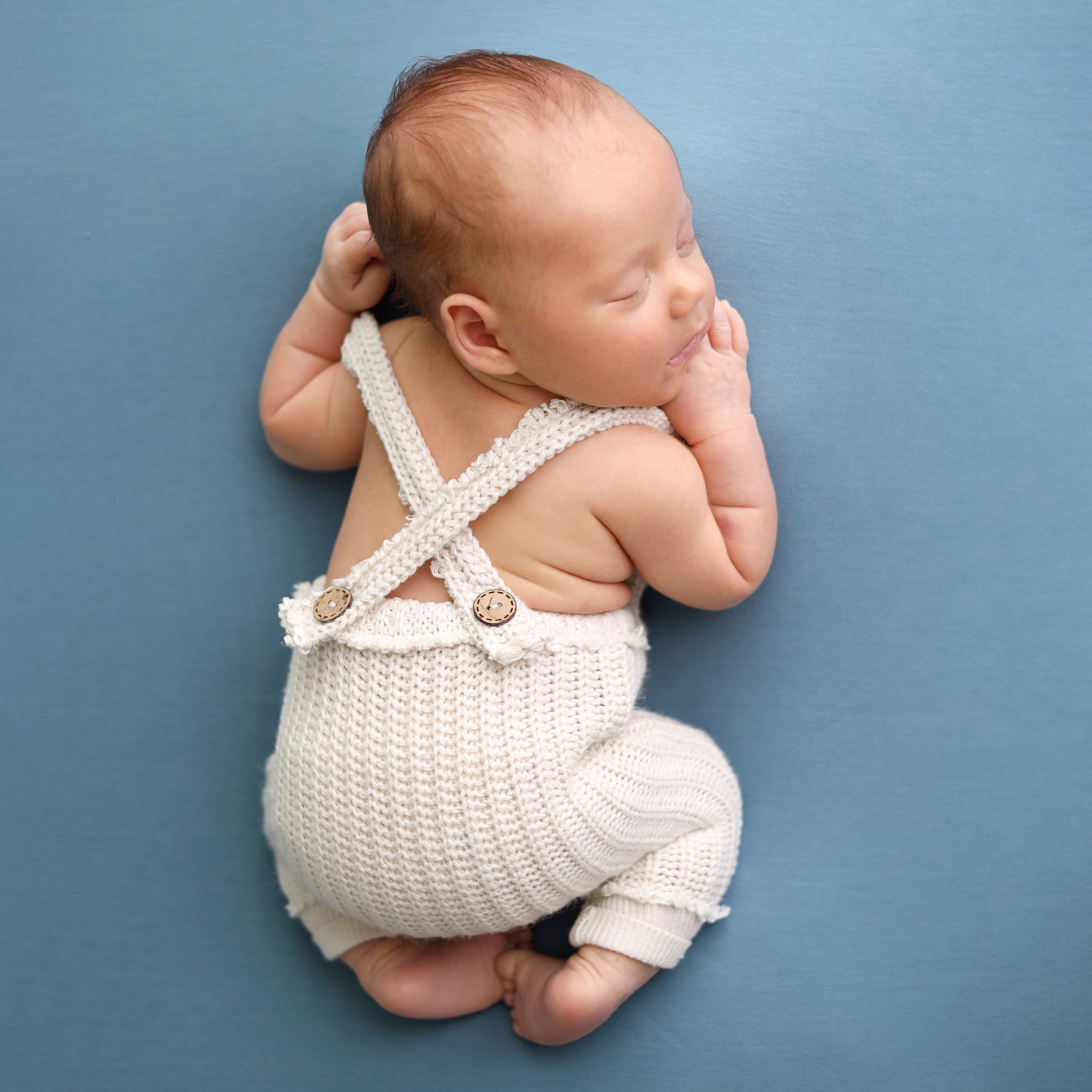 Каталог костюмчиков для новорожденных мальчиков. Фотограф новорожденных Москва. Ньюборн фотограф Москва