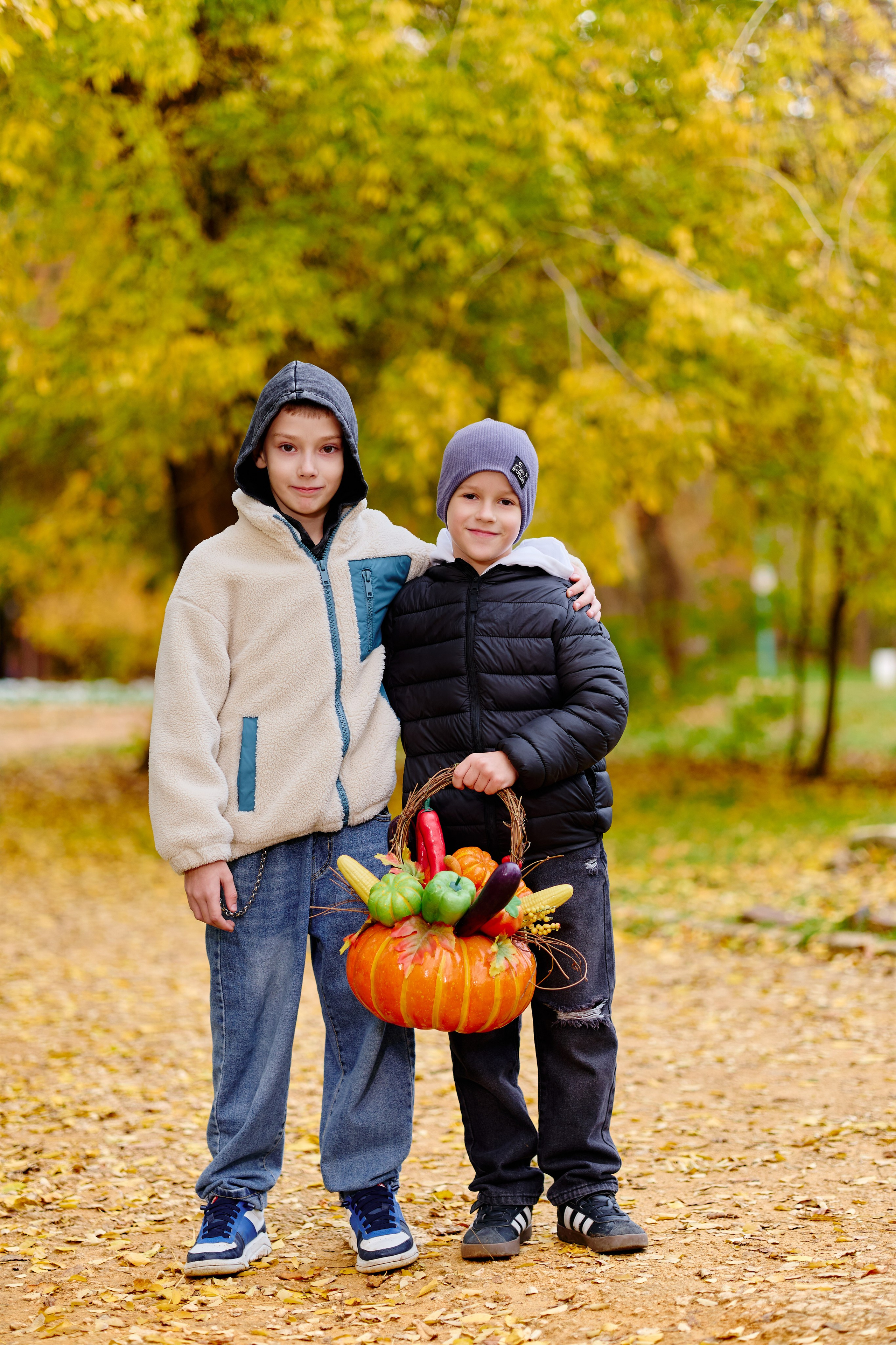 Прогулка в парке классом. Фотограф Выпускные альбомы Таганрог Сергей Коробченко