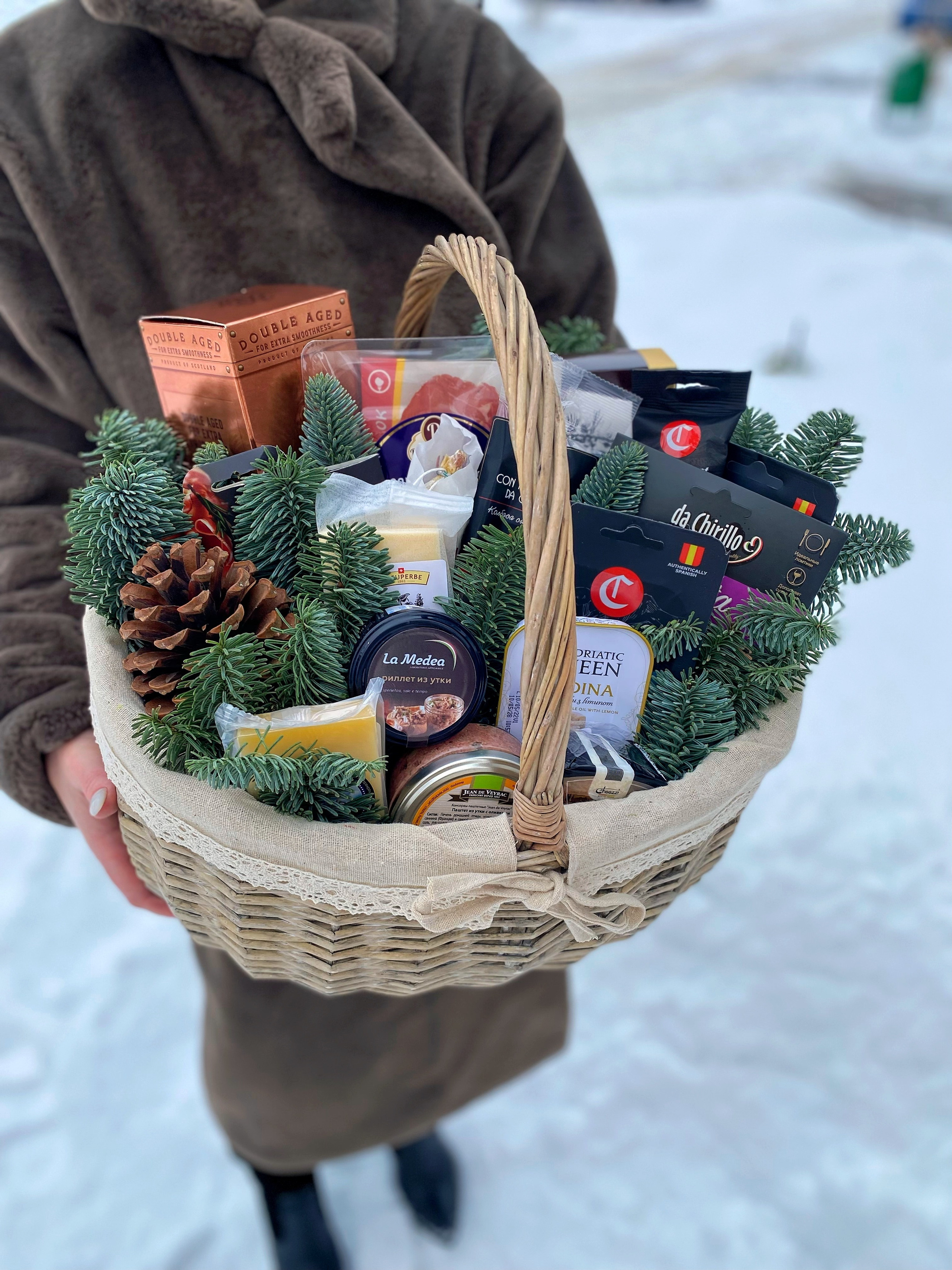 Корзины. Выездной кейтеринг, съедобные букеты, торты и сладости на заказ