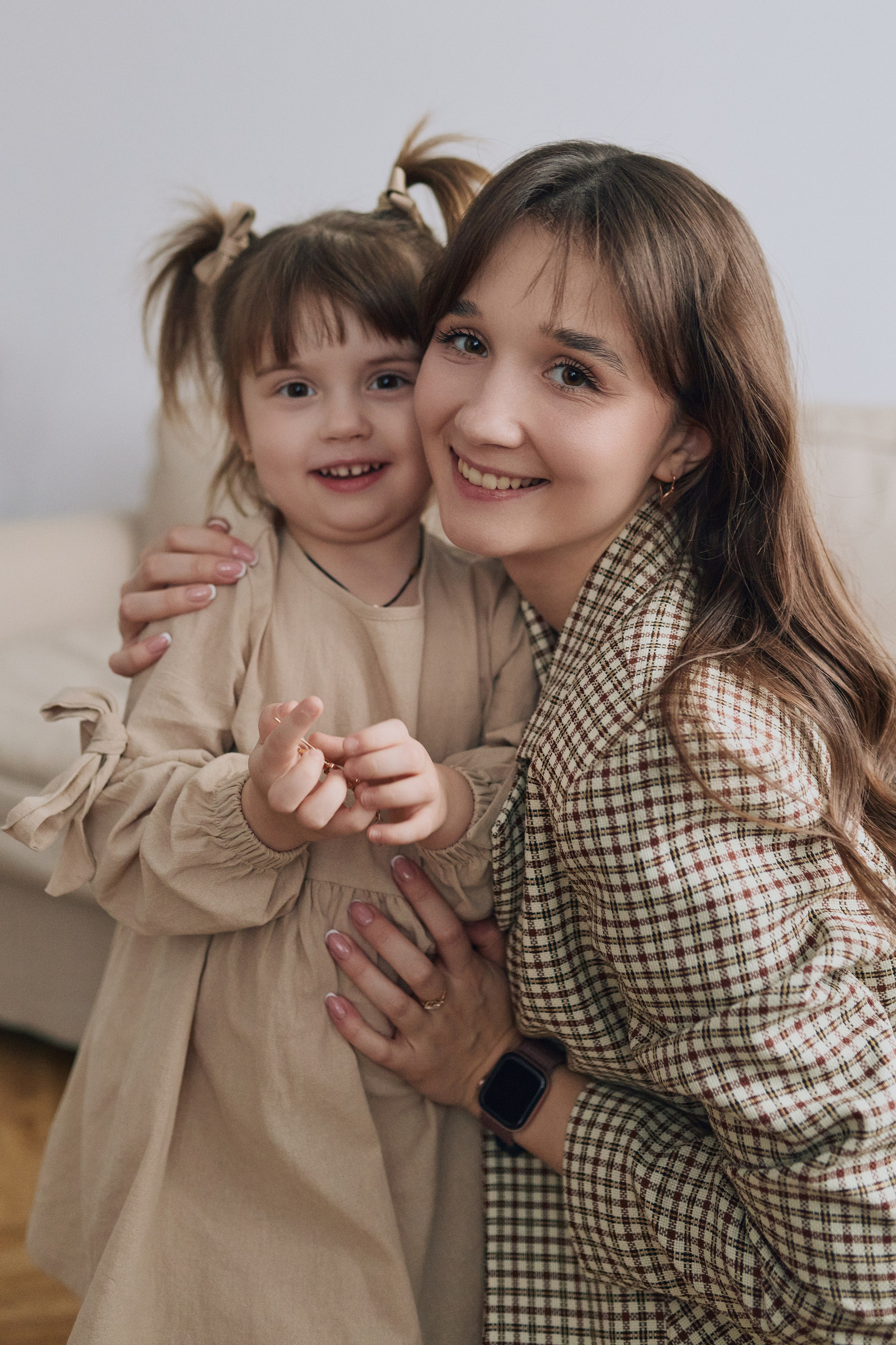 Студийная фотосессия мамы и дочки. Алина Каравайцева. Фотограф в городе Барнаул