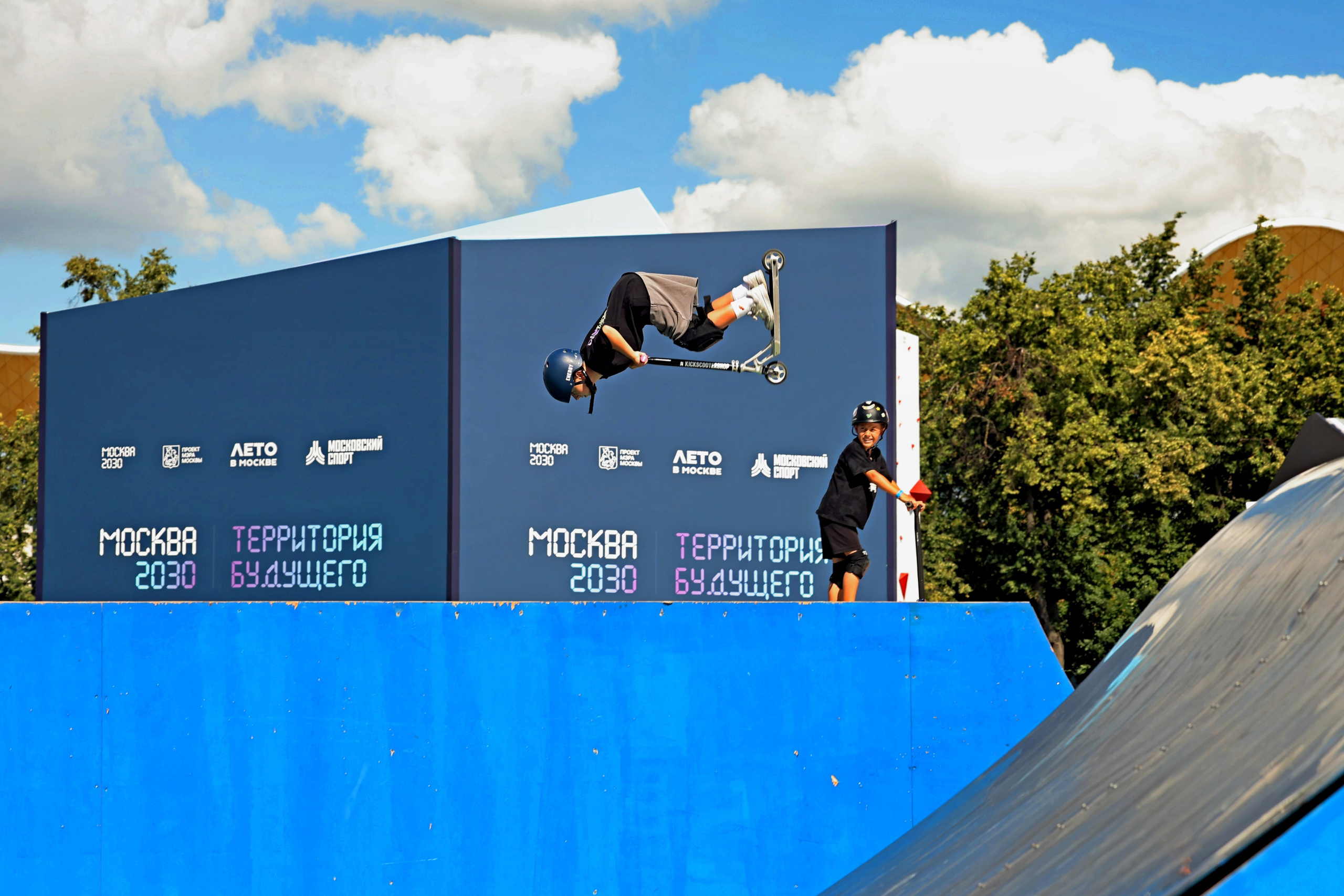 Лето в Москве — ЛУЖНИКИ 2025. Москва 2030. Репортажный фотограф, спортивный фотограф в Москве и области