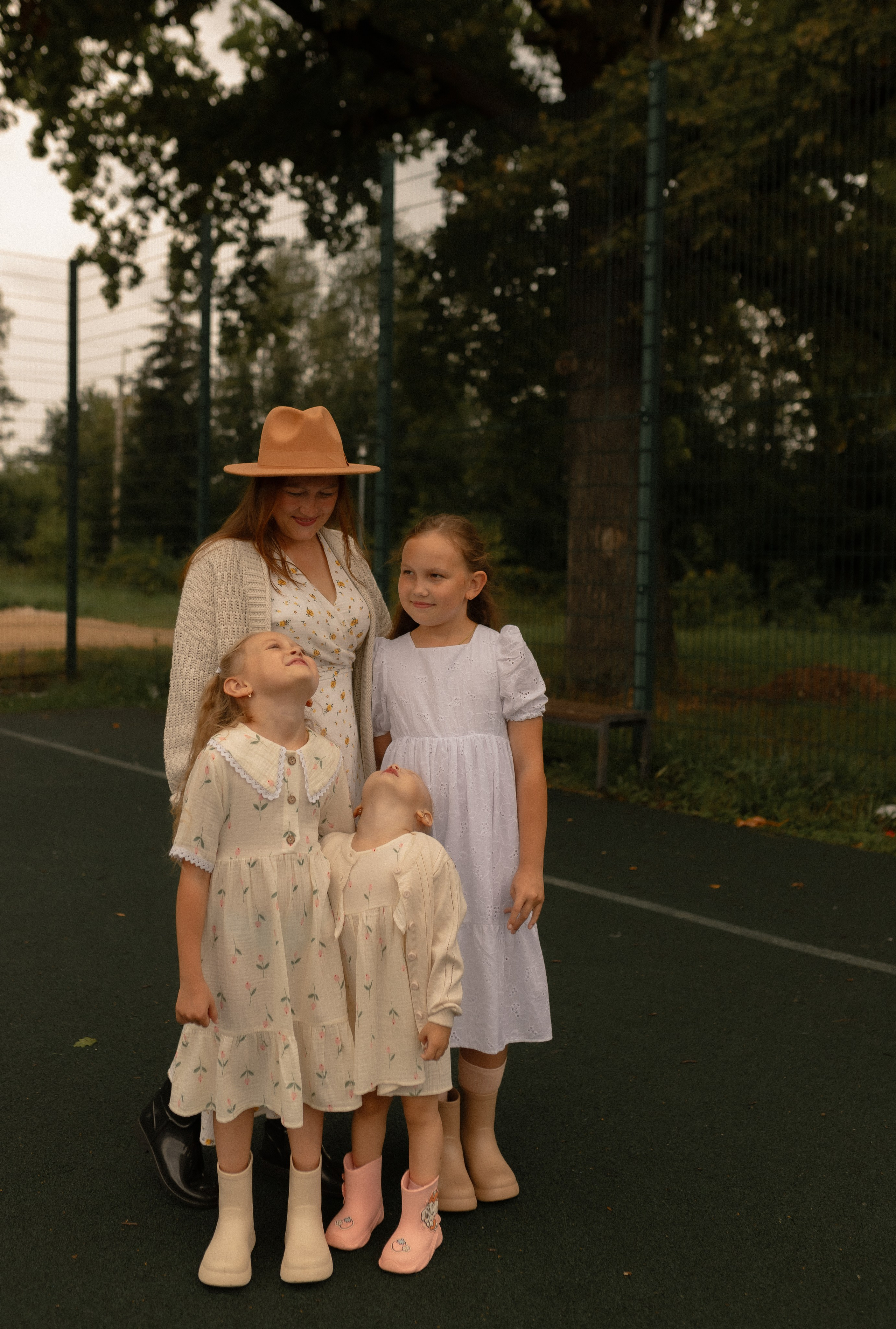 Мама Алина, Маша, Дина и Анечка. Фотограф Татьяна Семенова