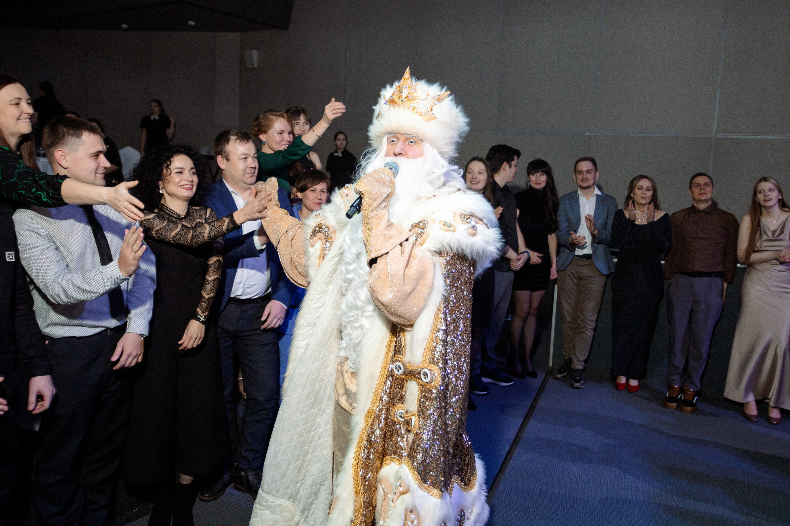 РЕПОРТАЖ: НОВЫЙ ГОД В ДК МЕТАЛЛУРГ. Профессиональный фотограф в Ижевске Леша Петров