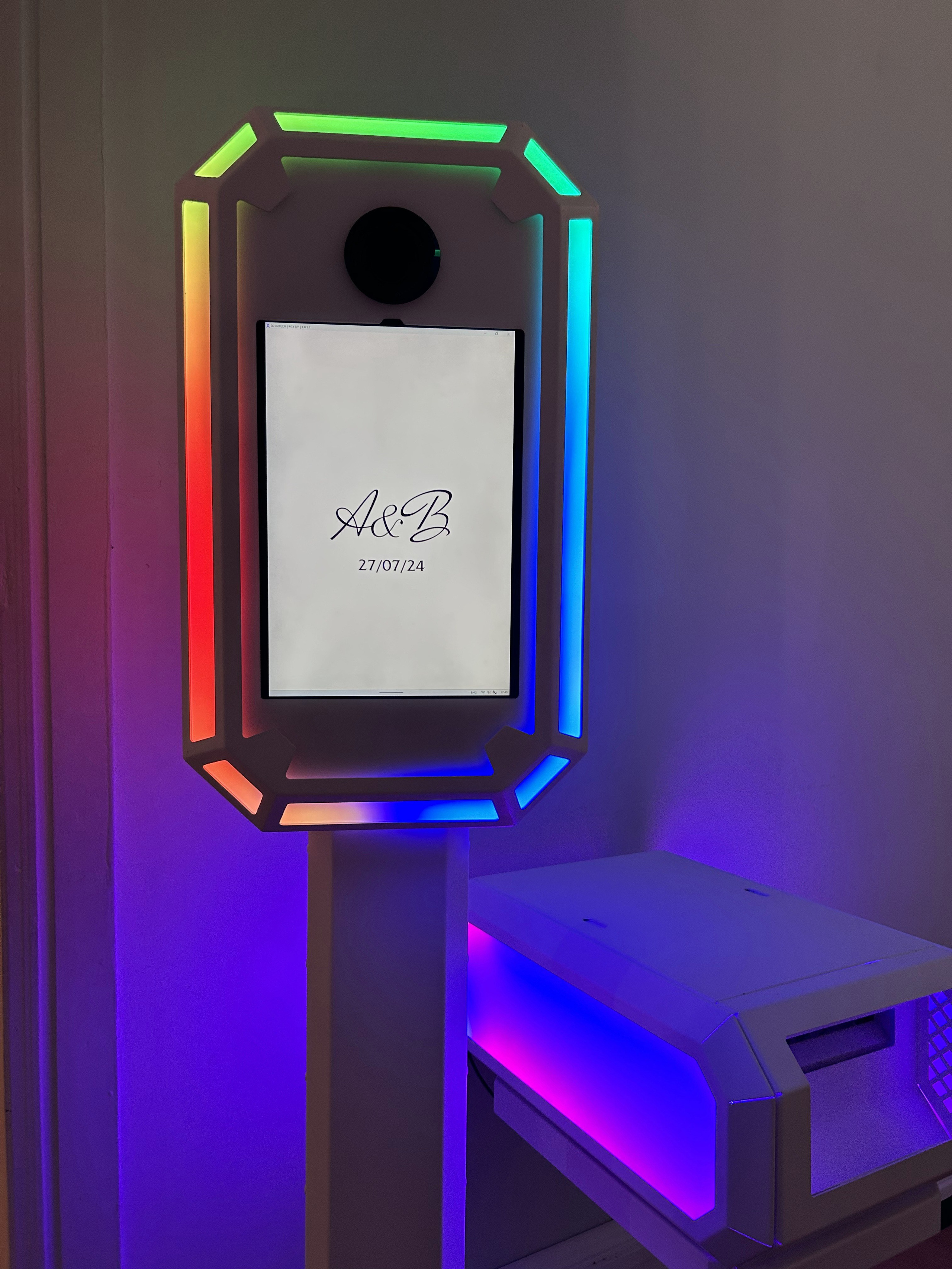 Фото-видео стойка Миксап (фотобудка нового поколения). Инсталаб Краснодар фото и видео интерактивы на ваше мероприятие