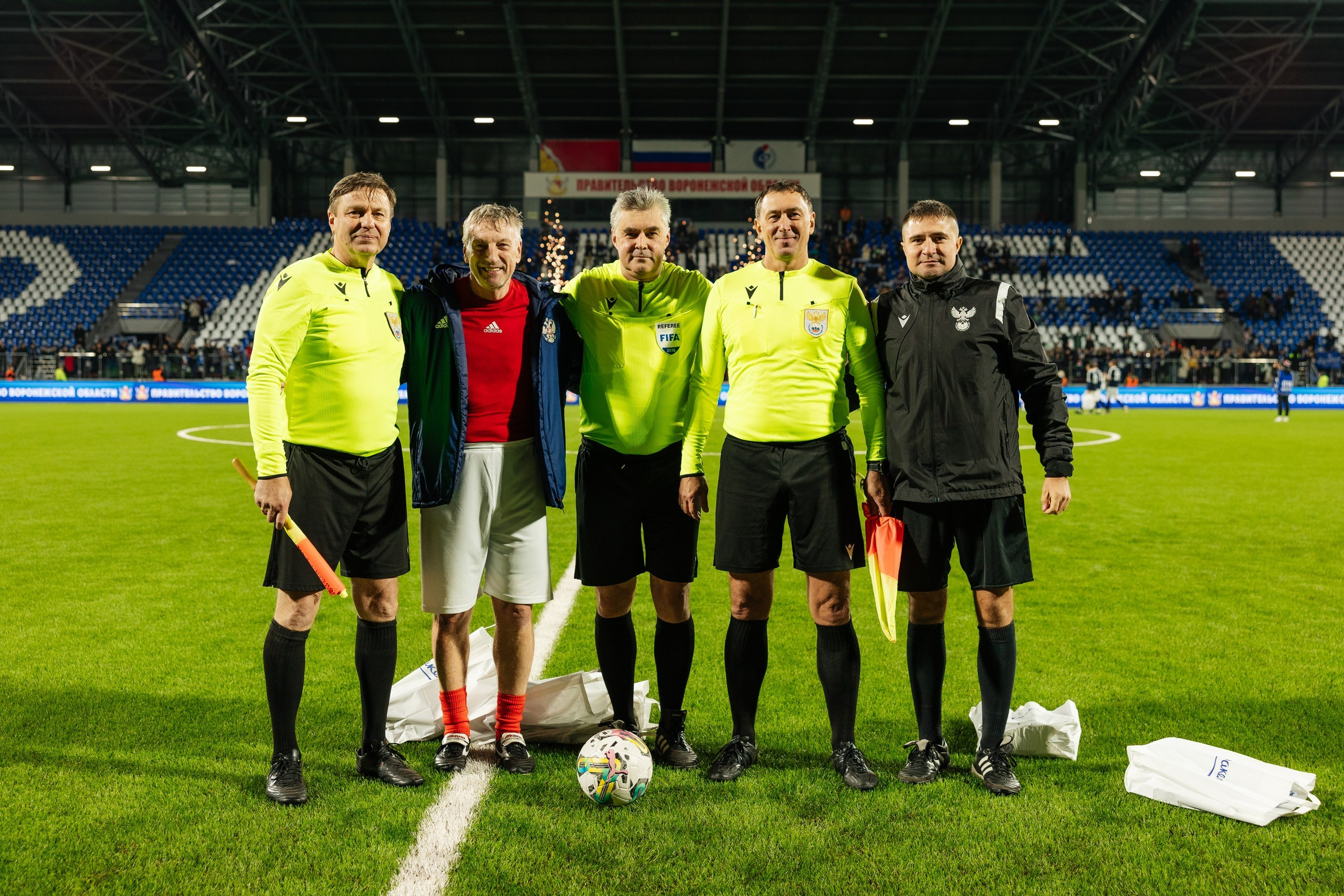 Ретро-матч «Факел» — сборная СССР и России. Свадебный и репортажный фотограф в Воронеже Сергей Максимов