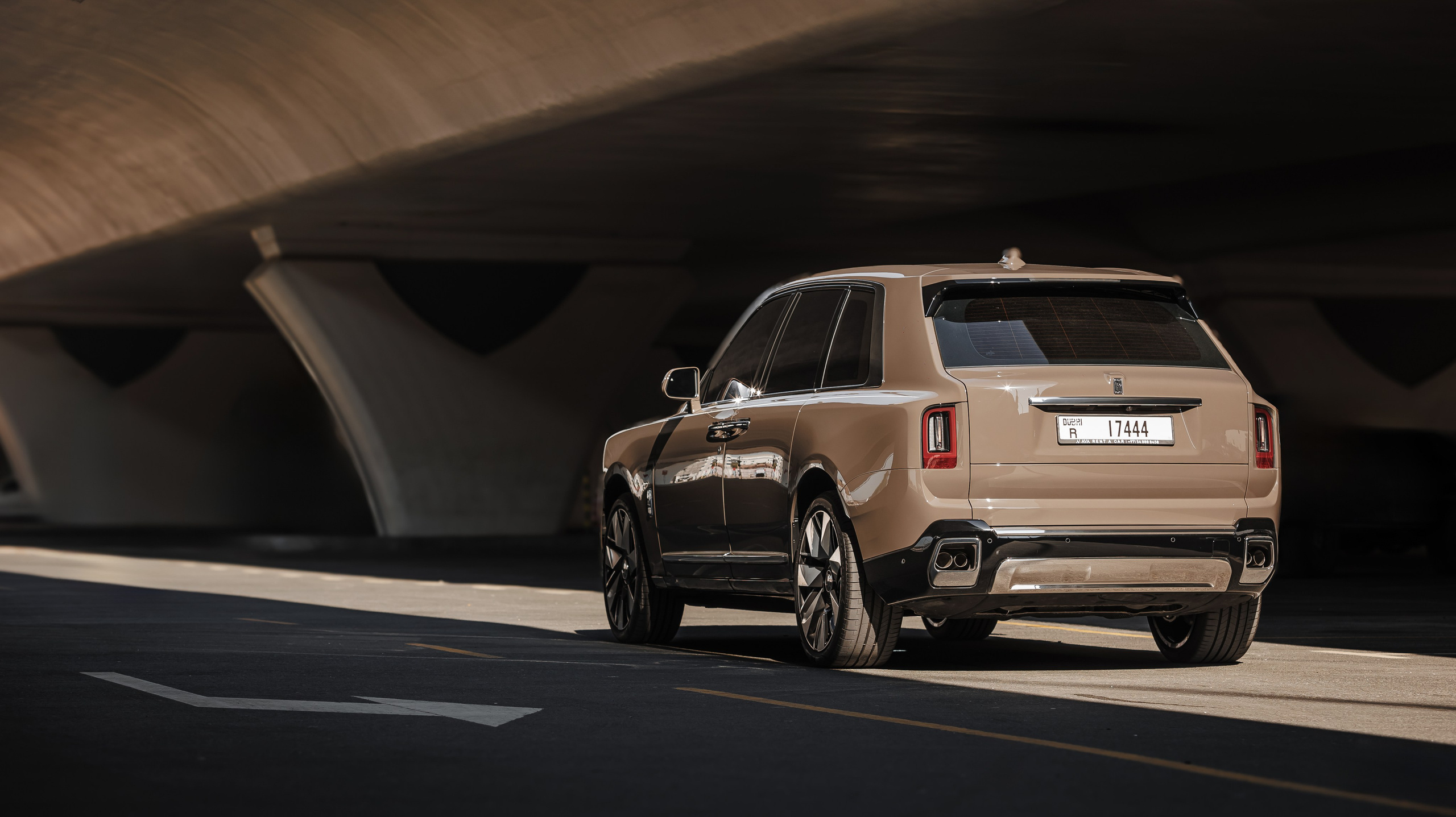 Luxury Car Photography in Dubai — Rolls-Royce Photoshoot. Evgen Yatsenko — Photographer in Dubai