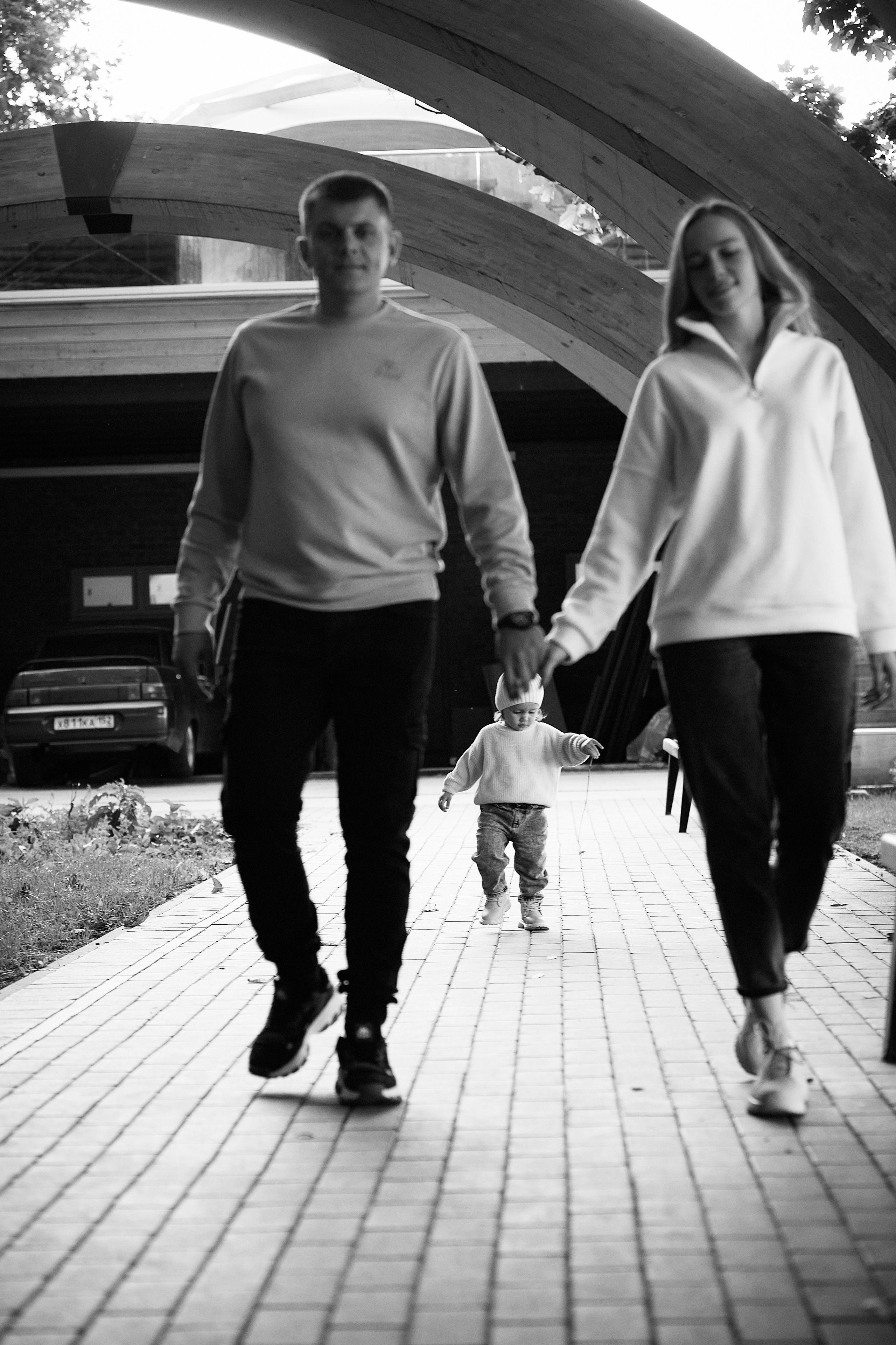 Прогулка в Алесандровском саду. Надя и Дима с дочей. Татьяна Бабаева — Фотограф