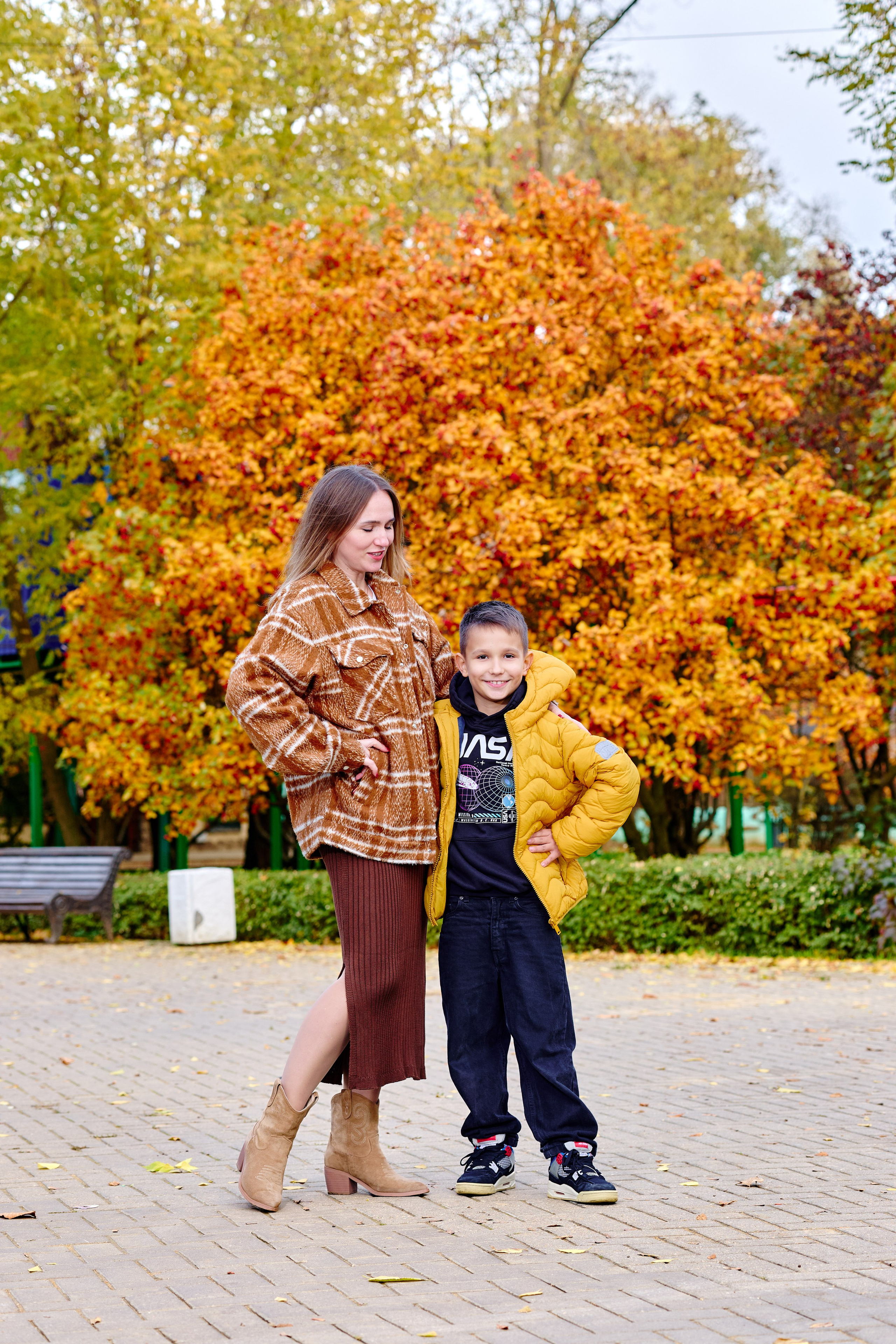 Прогулка в парке классом. Фотограф Выпускные альбомы Таганрог Сергей Коробченко