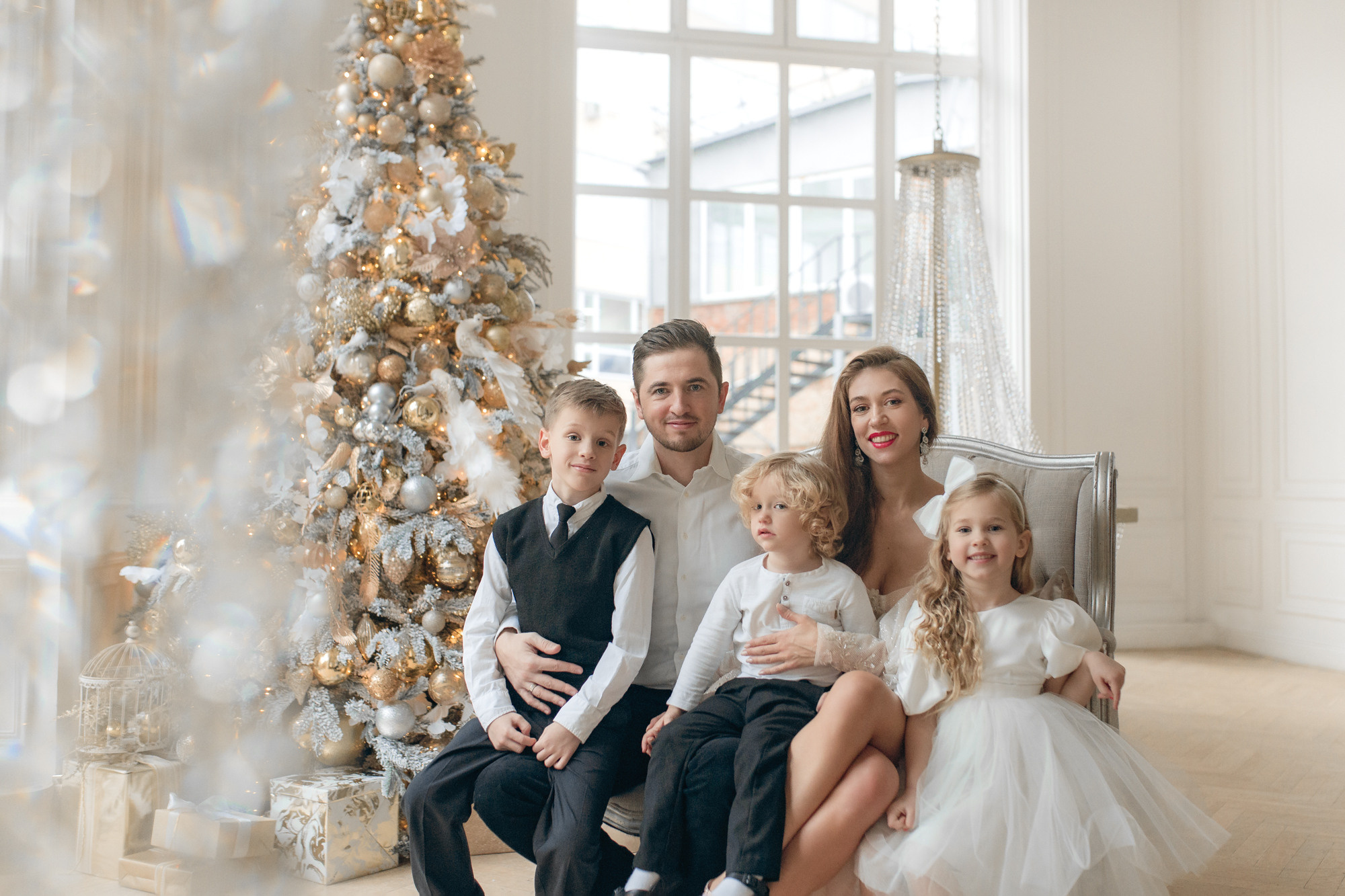 Новогодняя фотосессия для семьи Евгении в Famous Studios, зал Ника. Фотограф на Крещение, Венчание в Москве Ирина Шамина