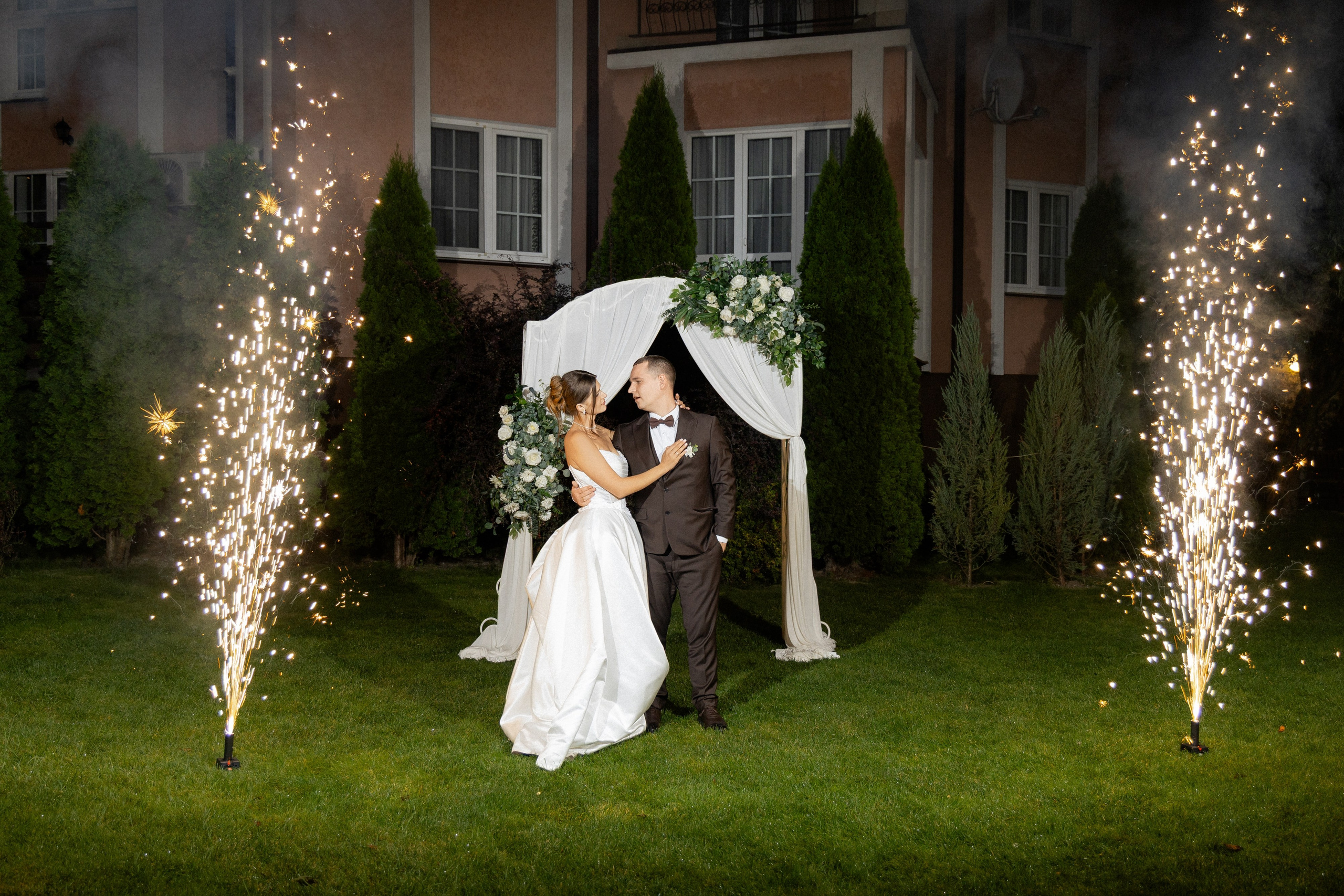 Свадебная фотосессия Анастасии и Игоря в Усадьбе Легенда. Свадебный фотограф в Минске/Беларуси Сергей Спиридонов