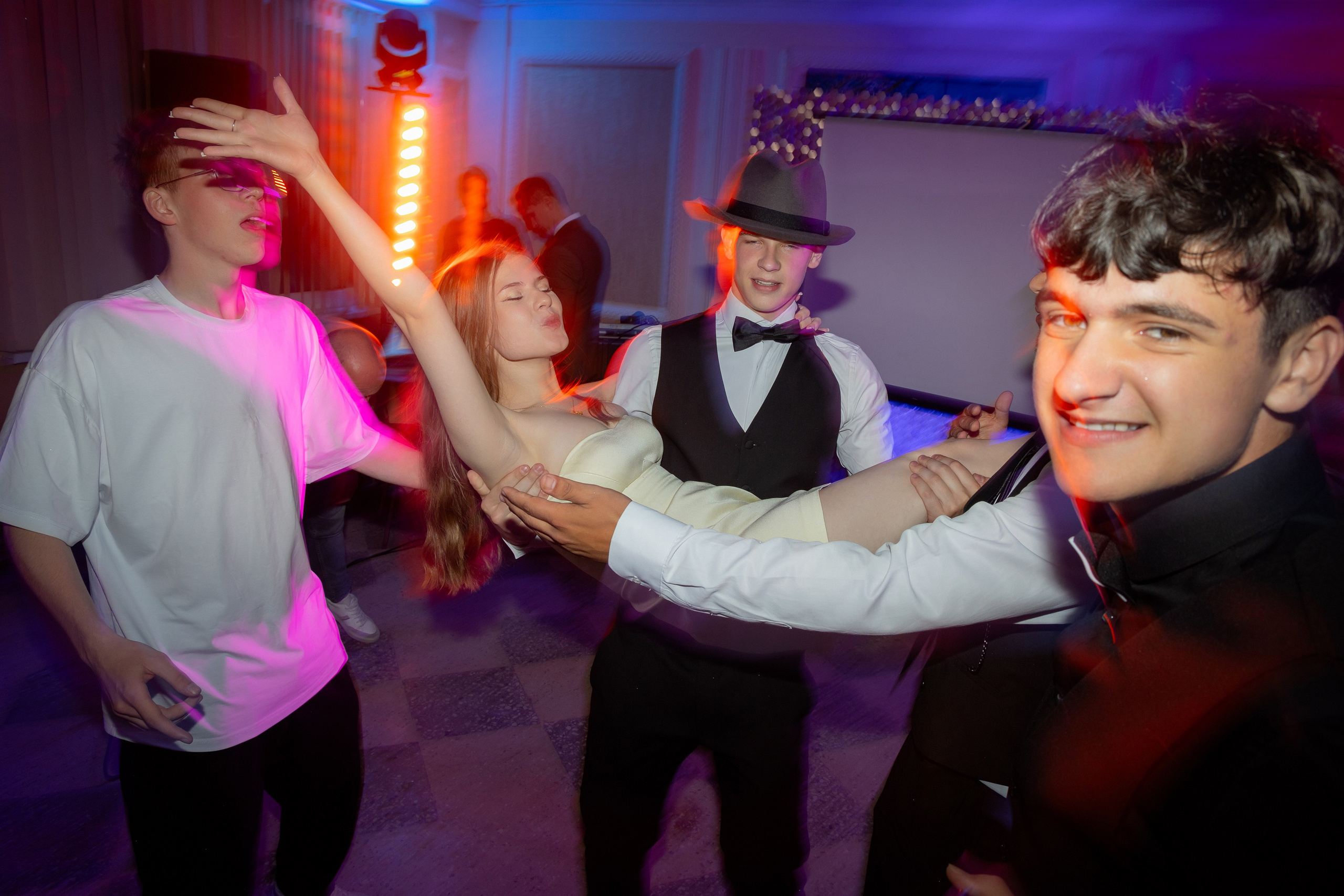 Школьный выпускной 2024 год в Соколе (Минск). Свадебный фотограф в Минске/Беларуси Сергей Спиридонов