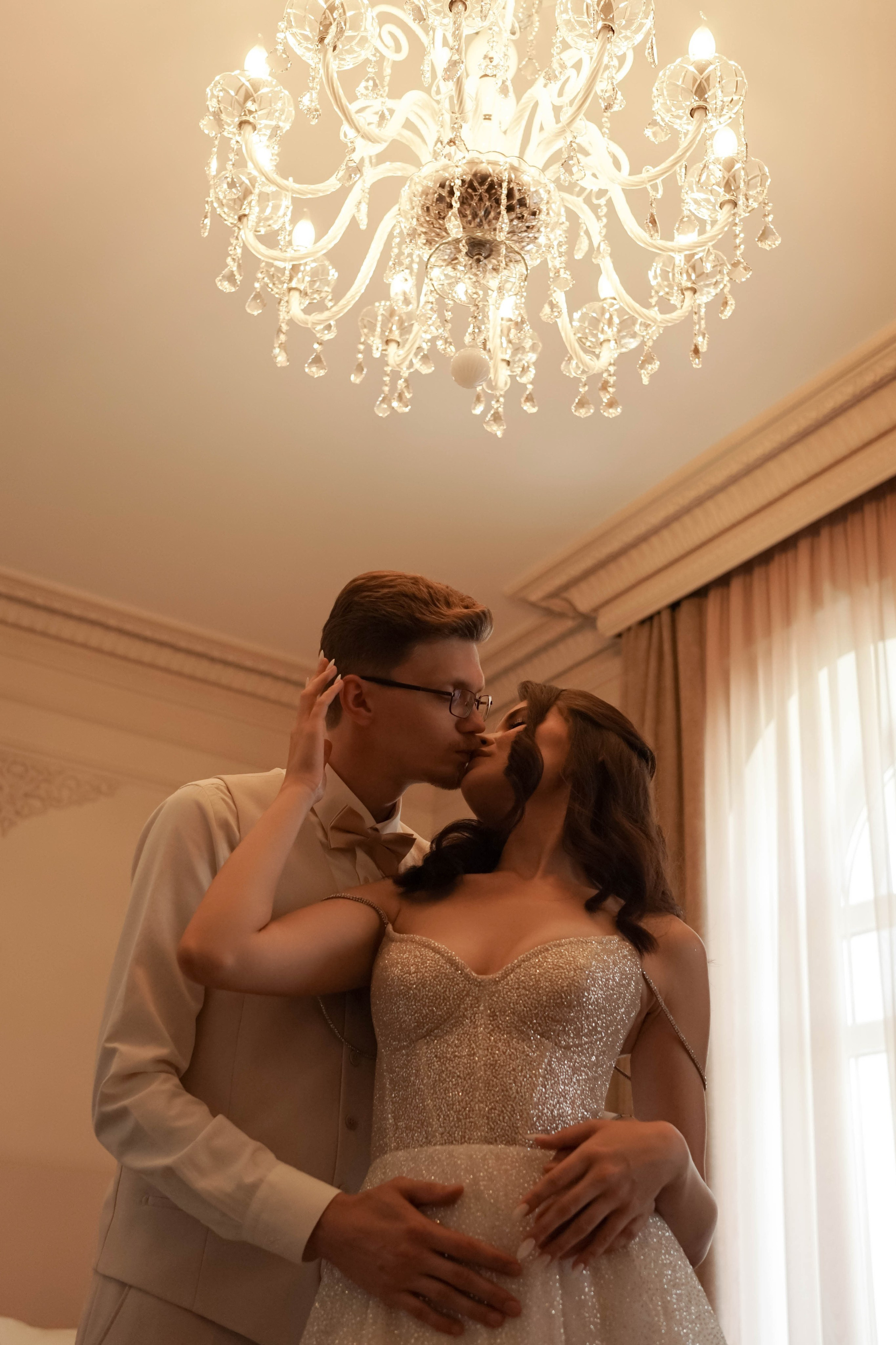 Яна и Никита: сборы в отеле, регистрация и банкет. Фотограф в Иркутске