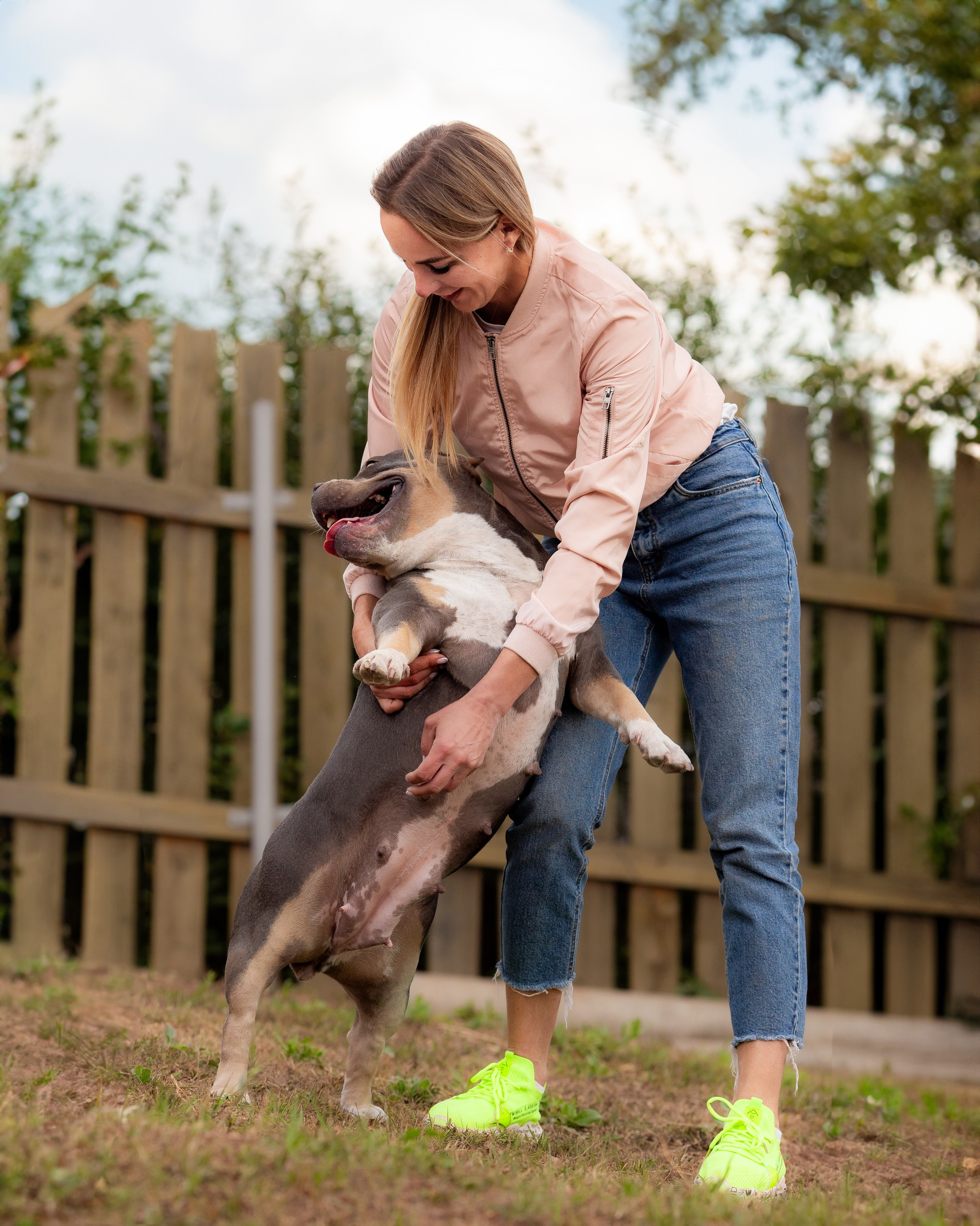 Наталья и булли. Фотограф Анималист в Перми Анастасия Остерман