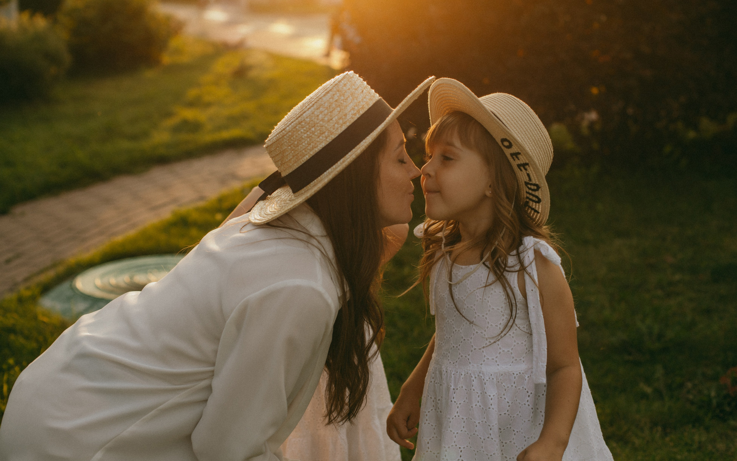 Эмма и Влада на летней прогулке с мамой. Фотограф Наталья Кургина Слюдянка Иркутск