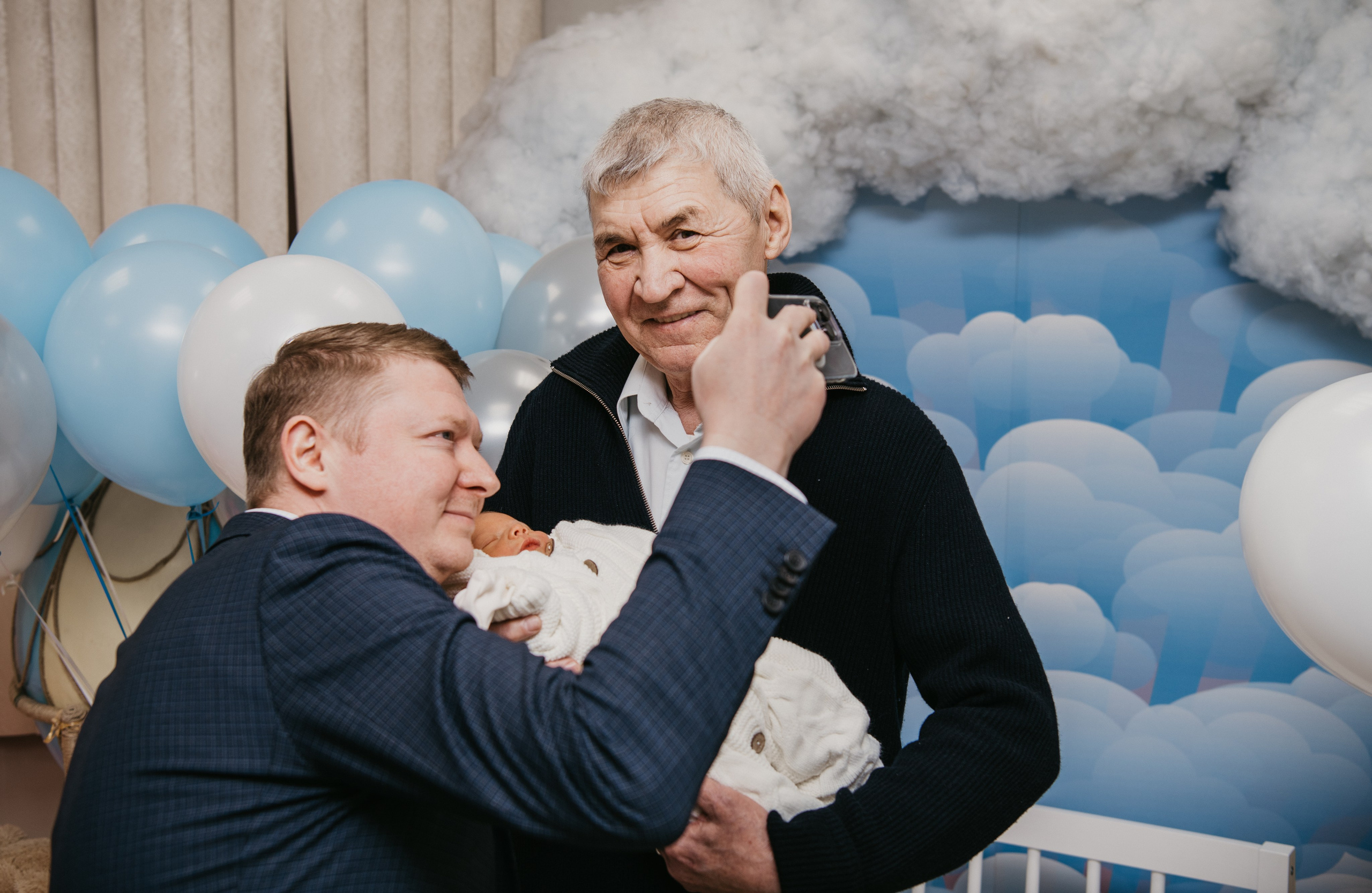 Выписка малыша. Мать и дитя на Севастопольском. Фотограф на выписку из роддома в Москве и МО