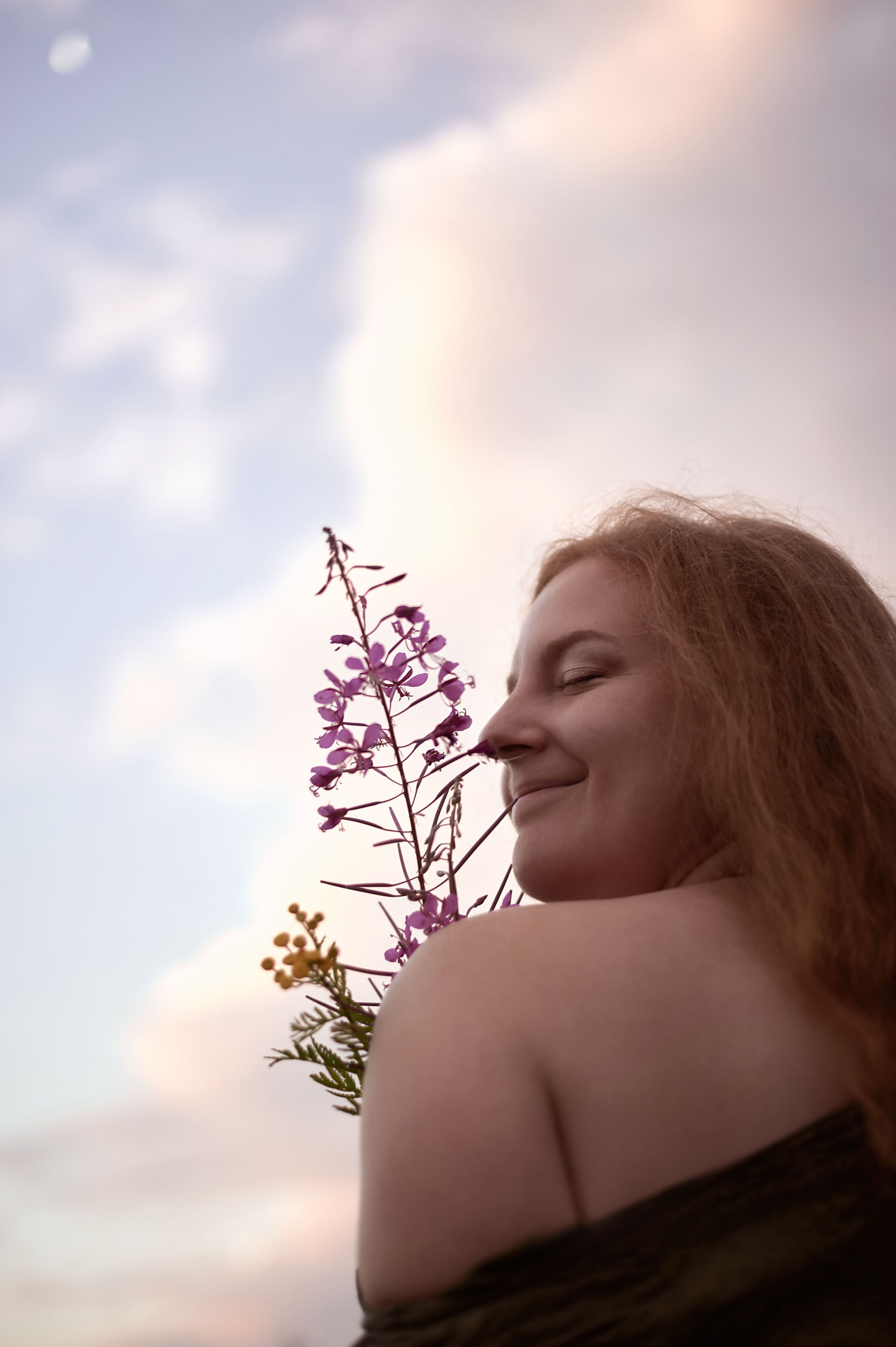 Таня. Рассвет в поле. Женский фотограф в Череповце Даша Акулич