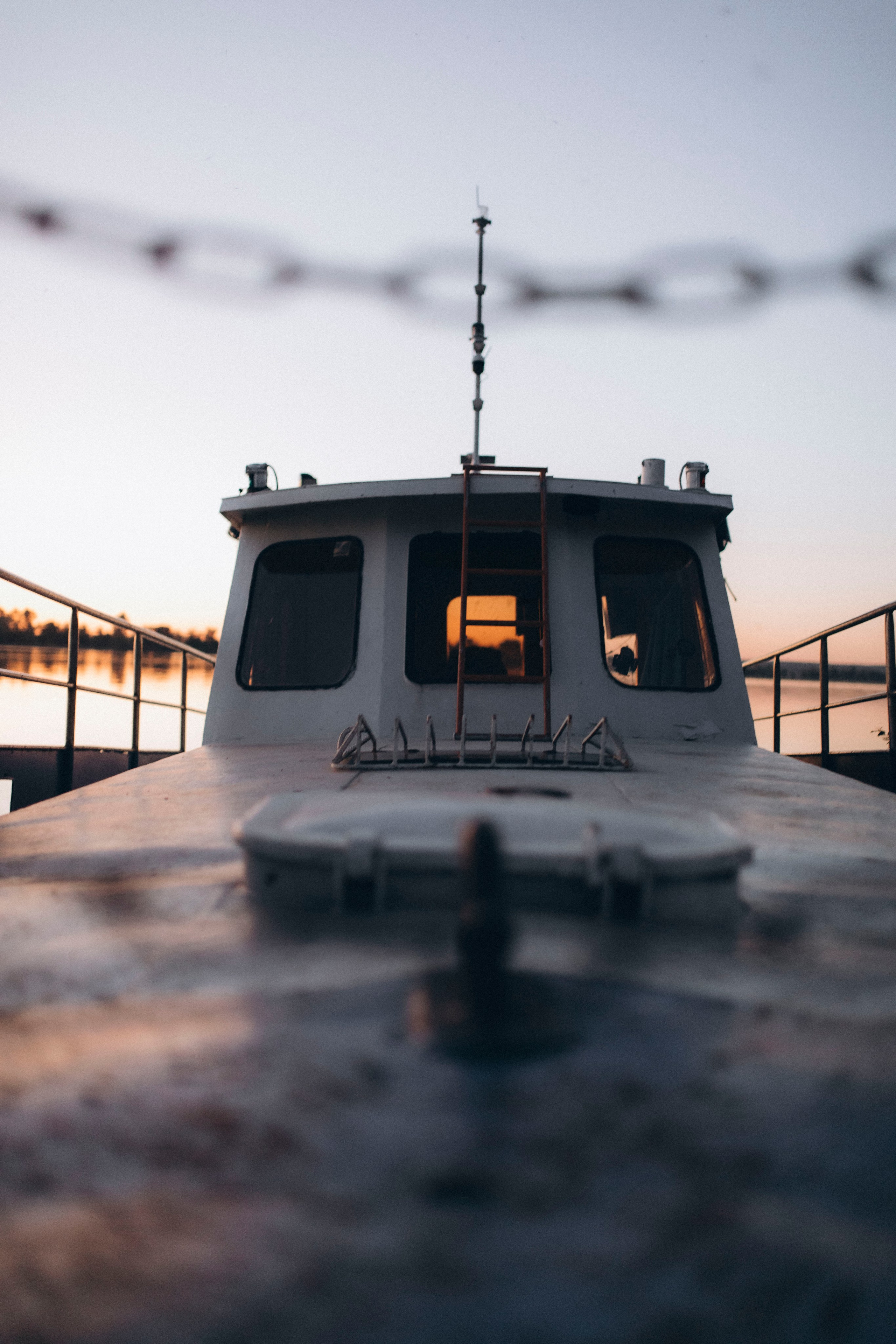 Тайны старого катера…. Фотограф Юлия Хакимова / Казань/ Чистополь