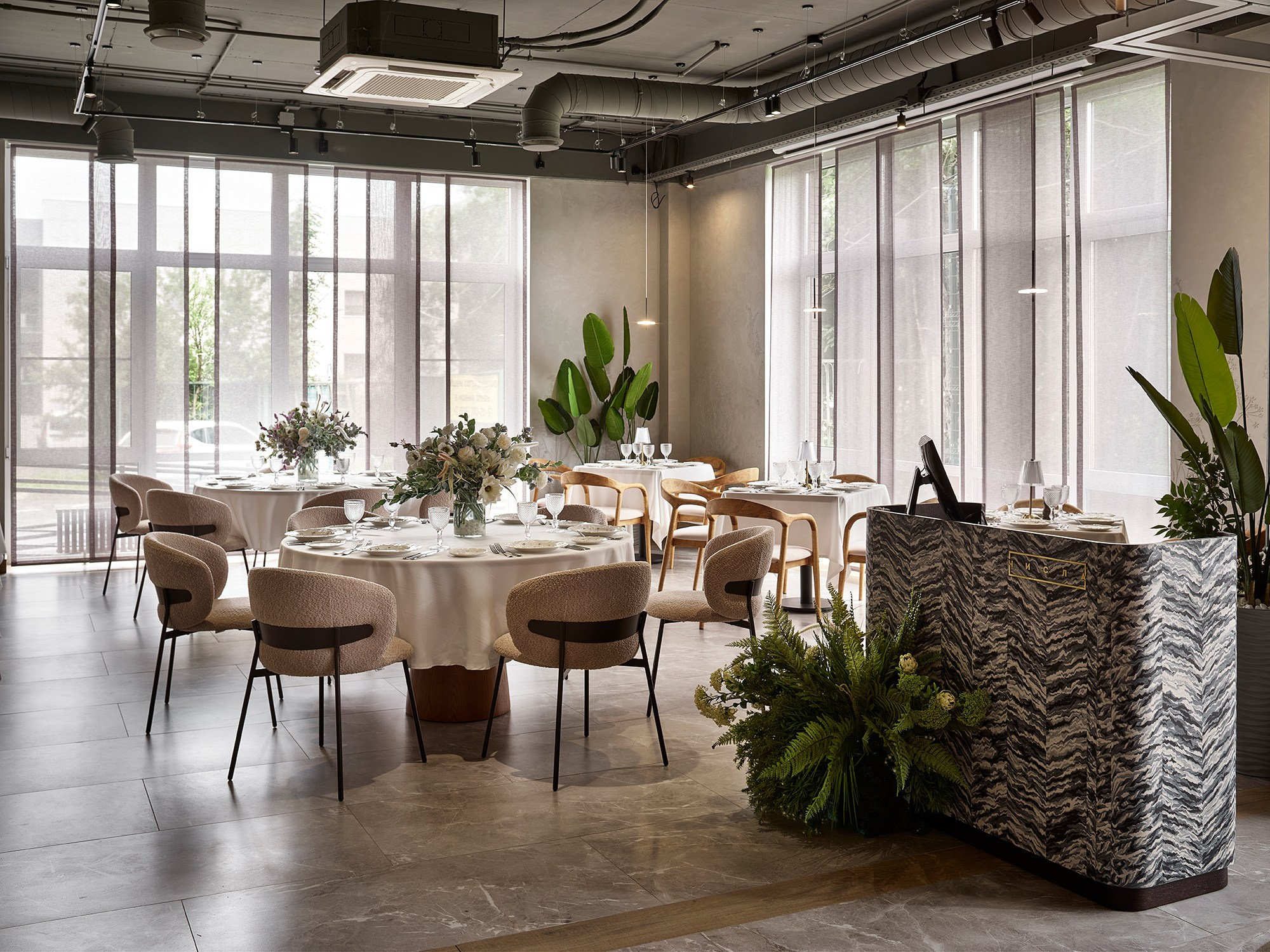 Ресторан «ЧИСЛА». Дизайнер интерьера Ксюша Шакирова, создание дизайн проектов под ключ