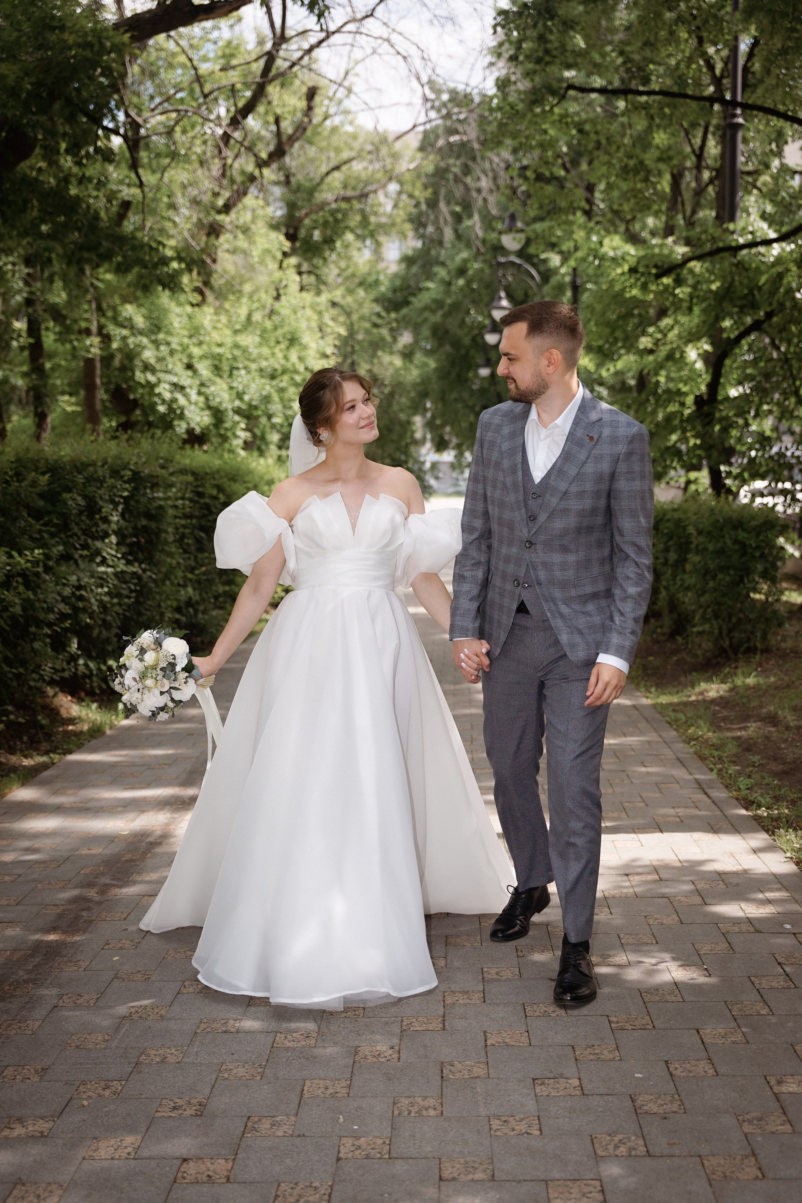 Свадебная фотосессия у оперного театра Екатеринбург