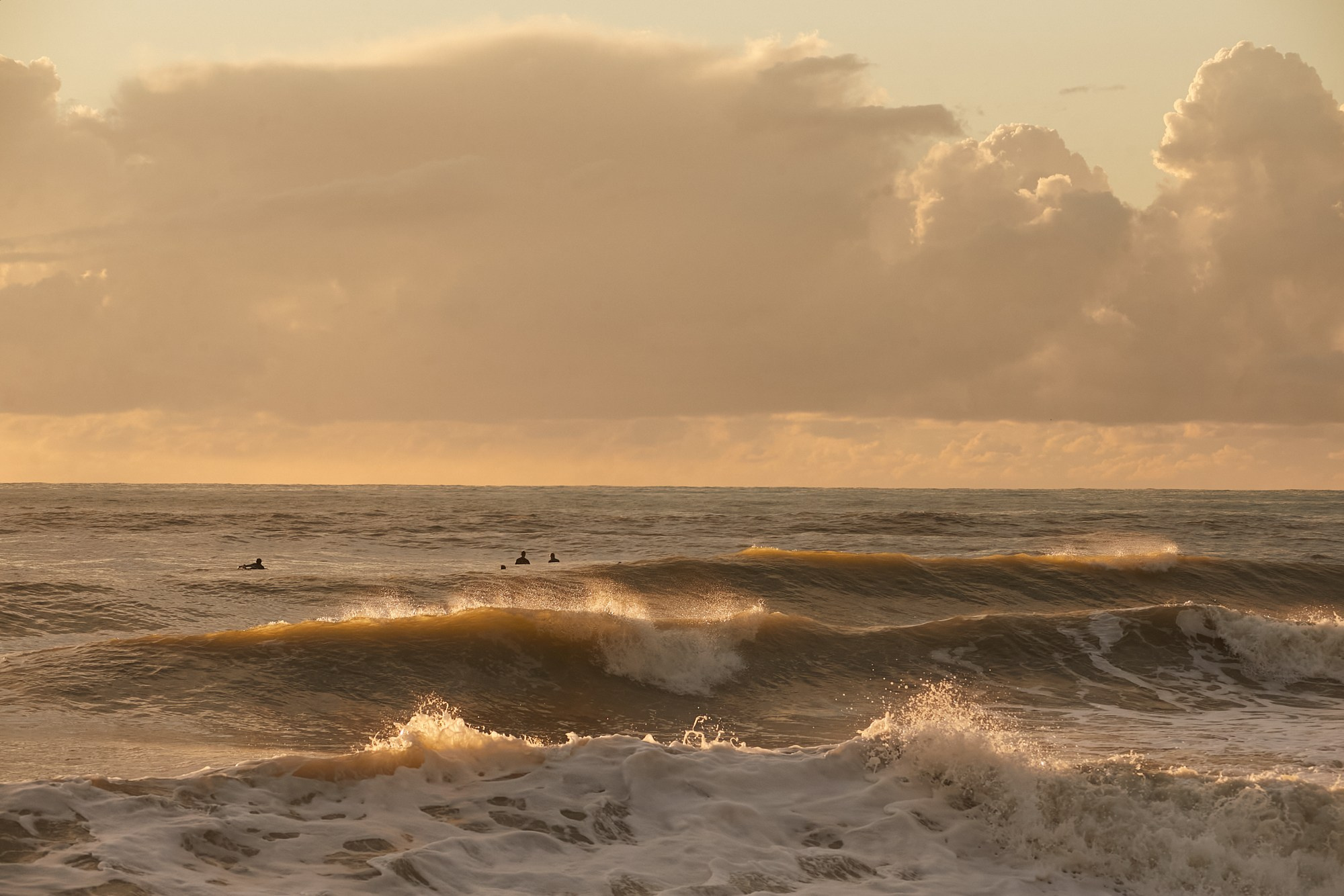 Море и серферы. Репортажный и постановочный Наталья Санникова