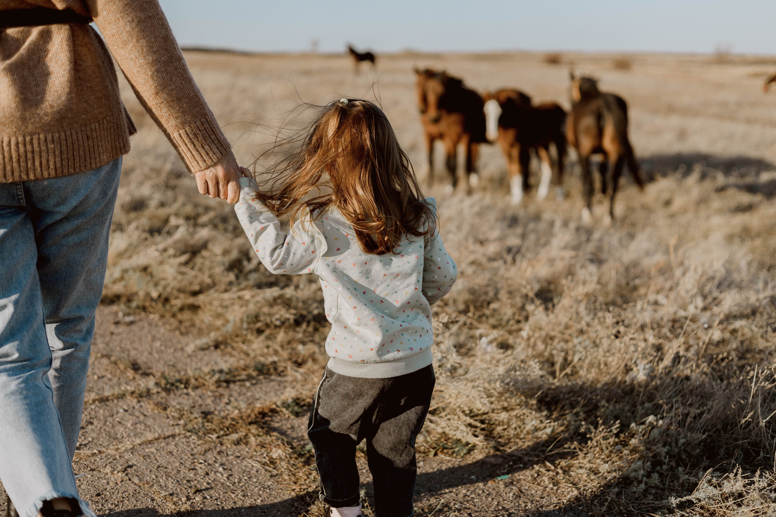 Юля и Ева с лошадьми. Семейный фотограф Наталия Демченко, Краснодар