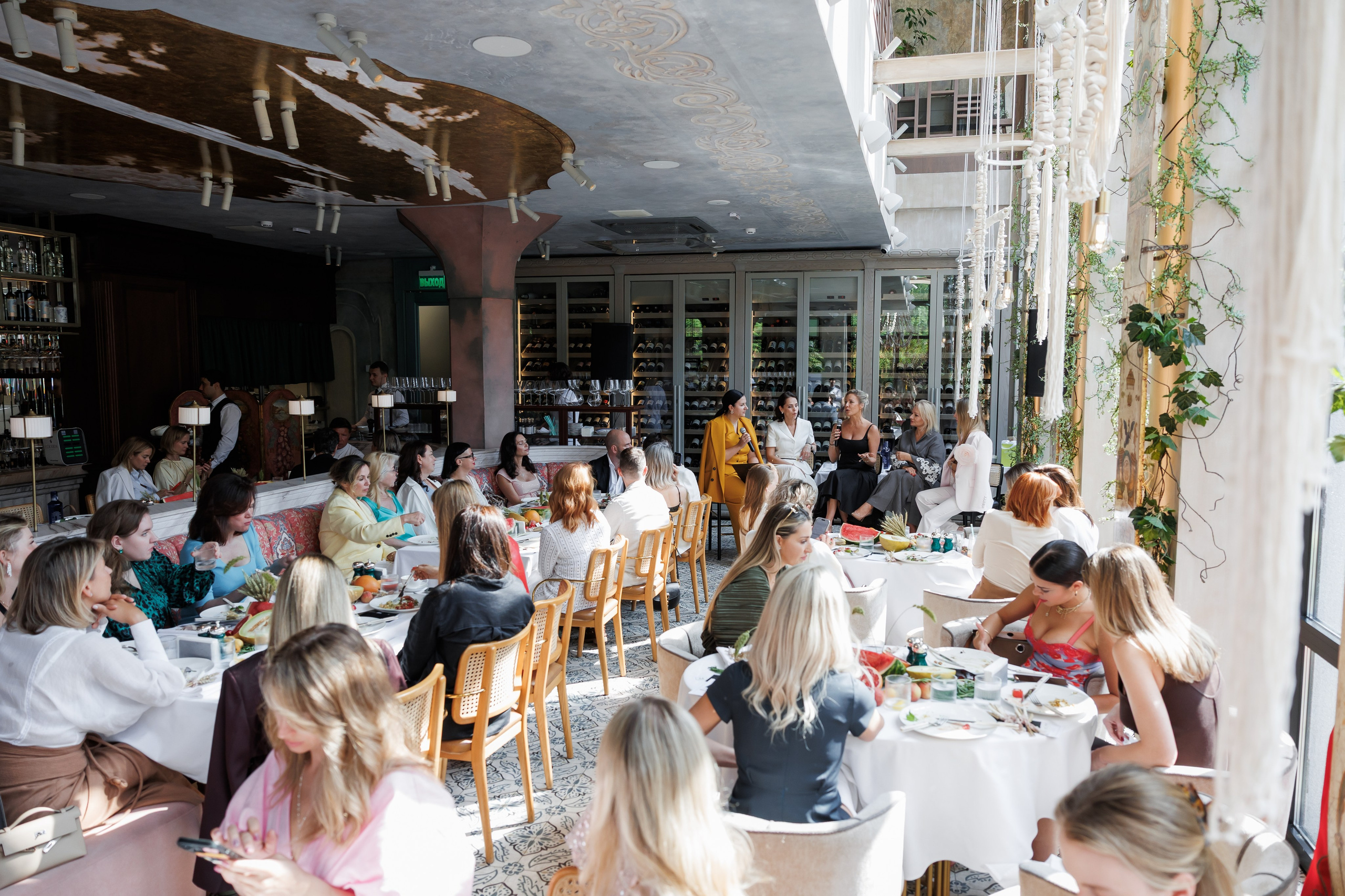 БРАНЧ С ЕЛЕНОЙ ЛЕТУЧЕЙ. Фотограф в Москве Алексей Виноградов