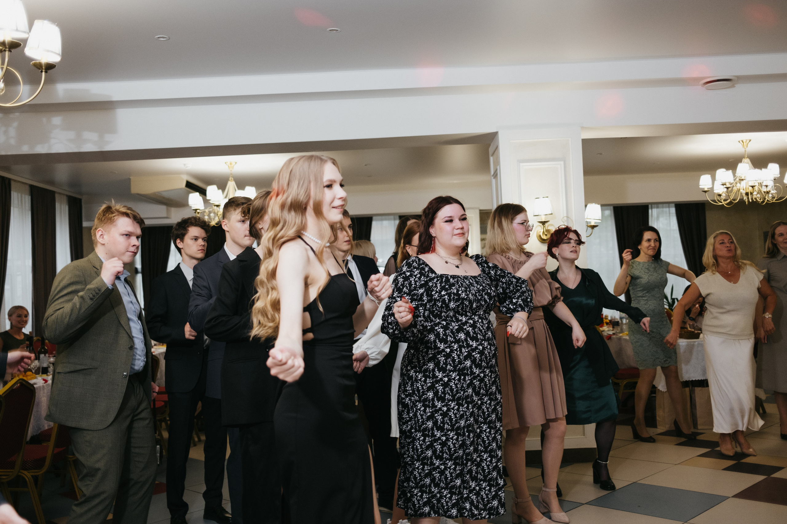 Выпускной 11 класс школы № 30. Свадебный и репортажной фотограф Денис Ожигин в Краснодаре и Краснодарском крае