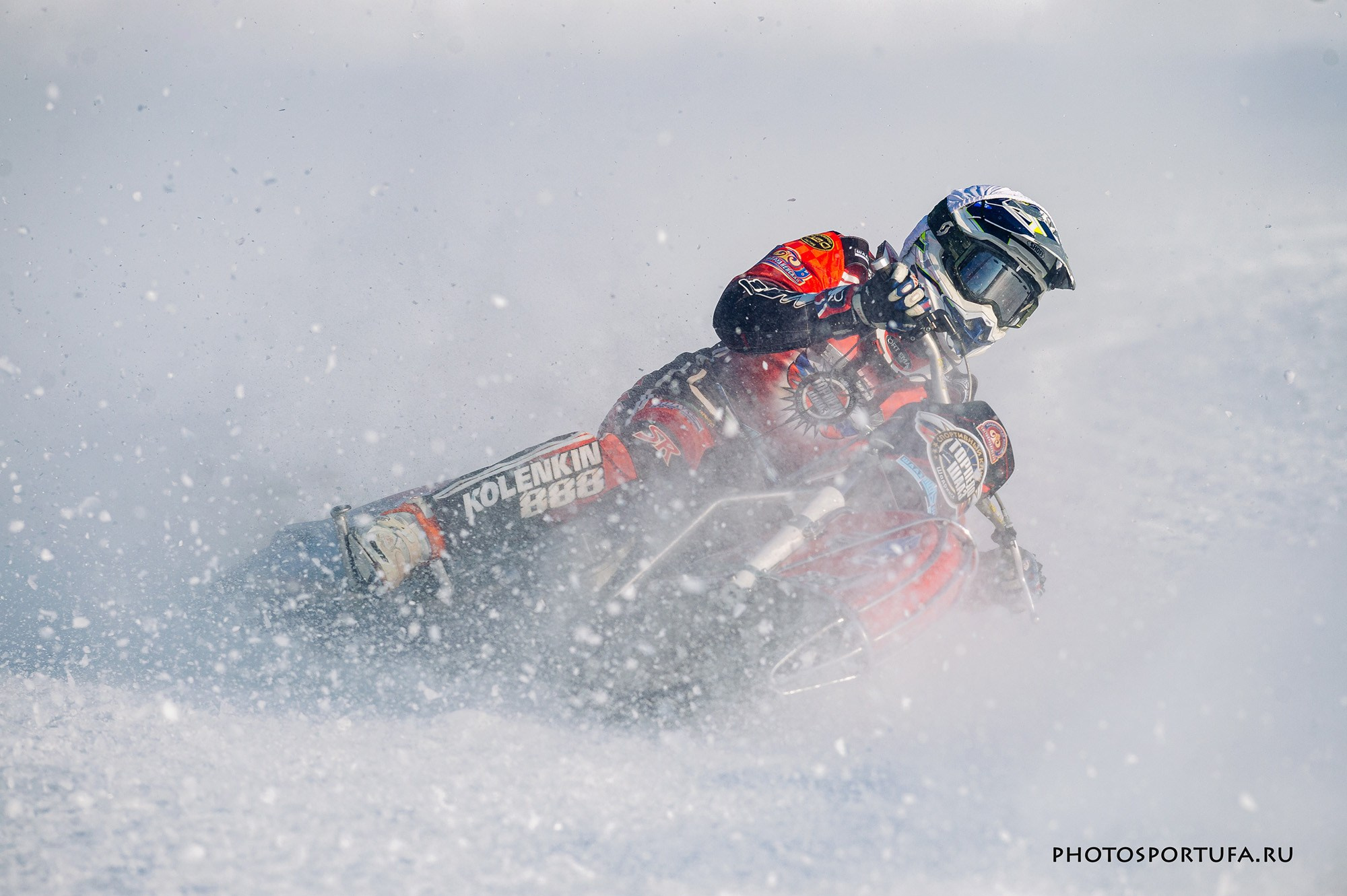 Мотогонку на льду. Спортивный фотограф в Уфе Евгений Буров