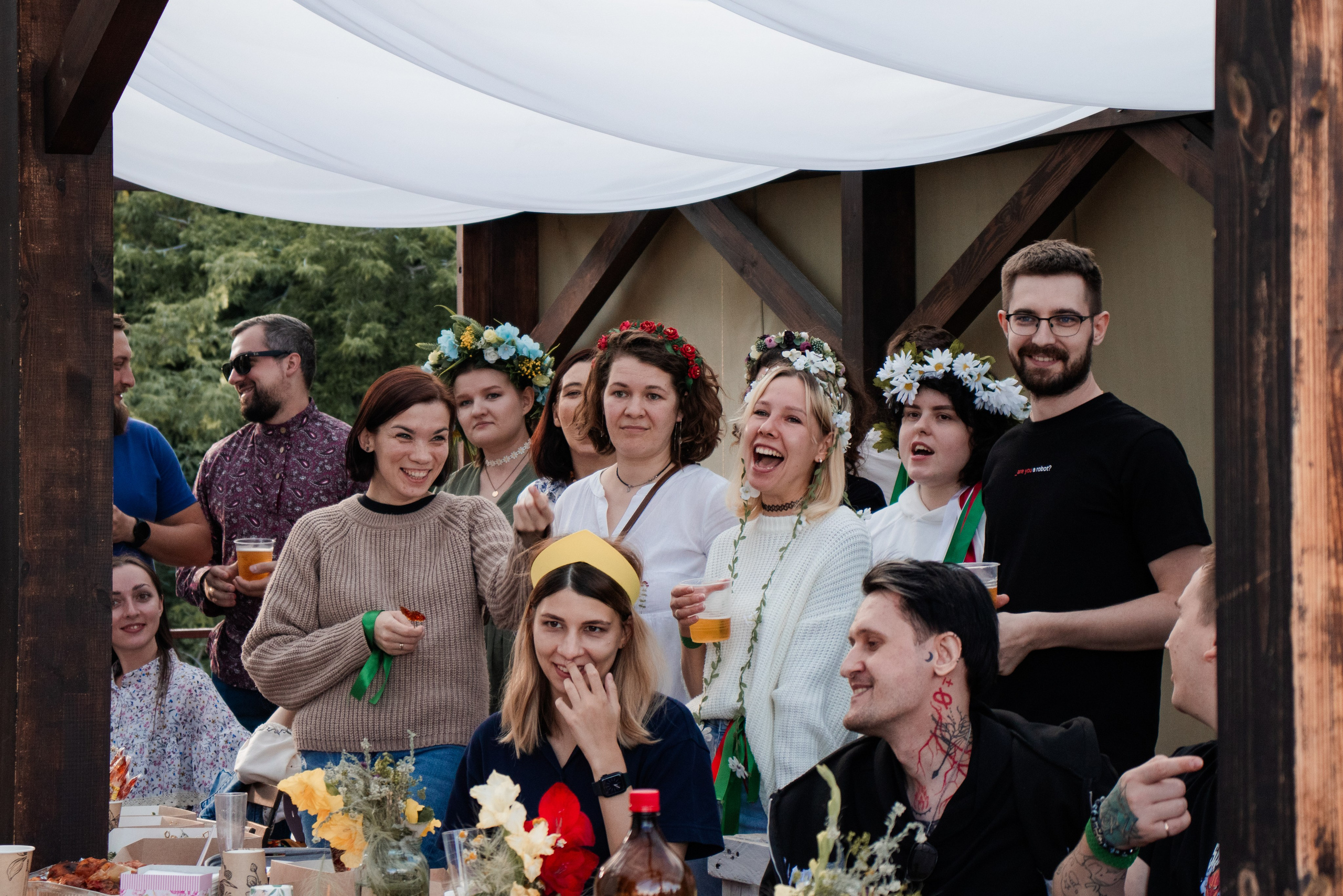 Съёмка корпоратива в городе Томск на крыше музея славянской мифологии