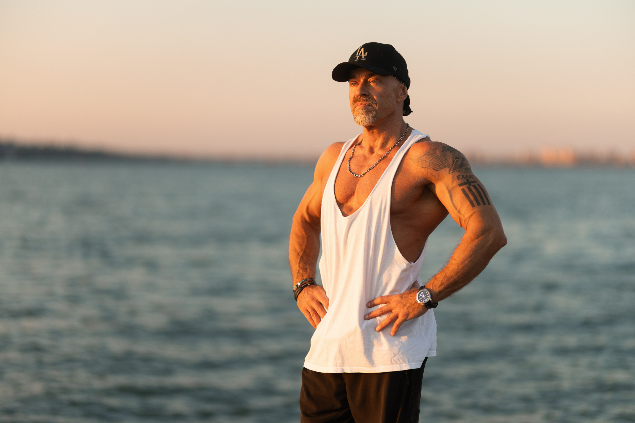 Фотосет на улице и спортплощадке с Александром для контента. Дмитрий Шульгин, портретный фотограф в Воронеже